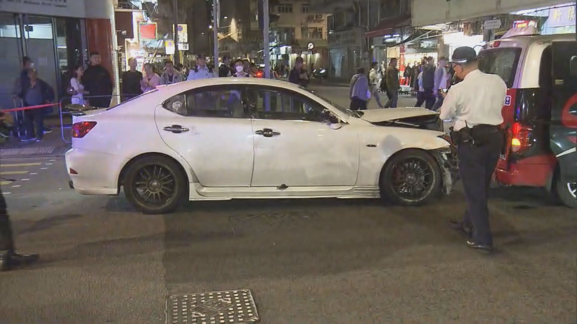 深水埗私家車撞五車 女途人昏迷送院 司機在逃