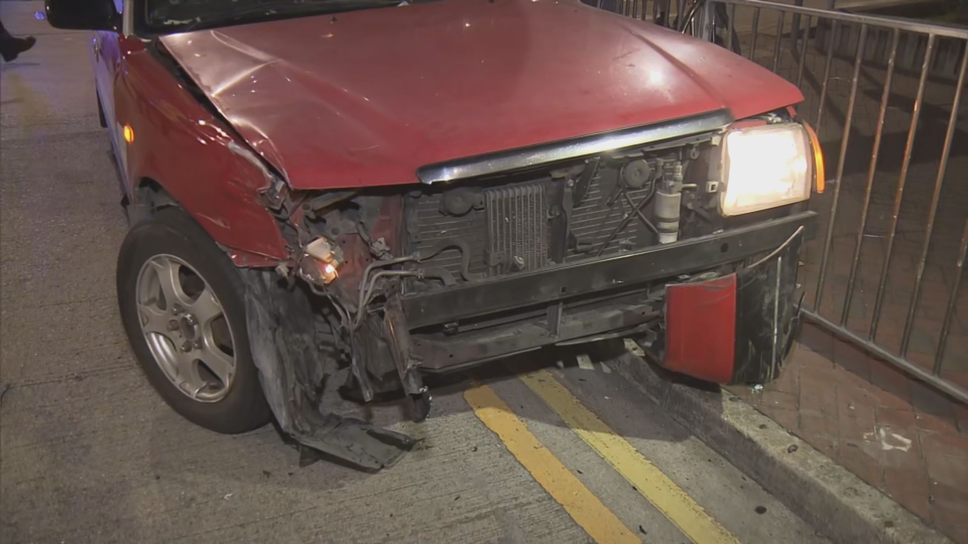 深水埗兩的士相撞釀四傷