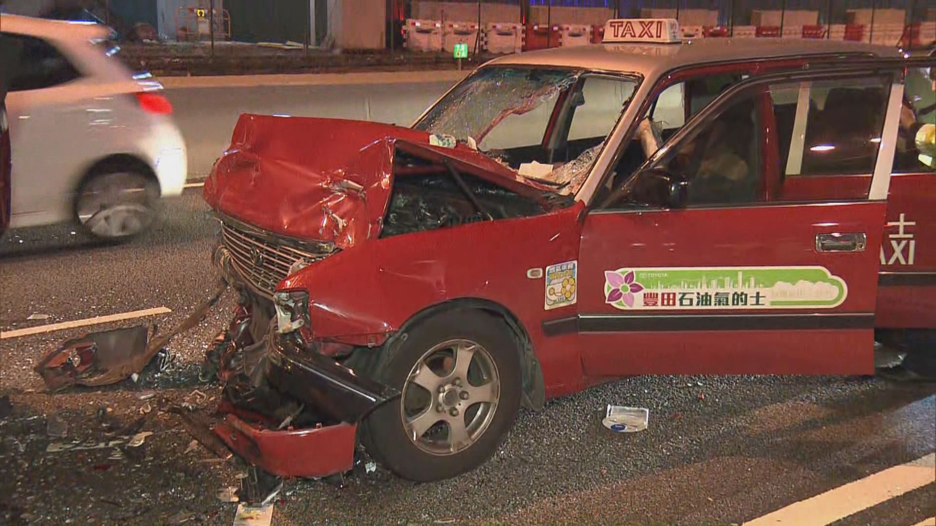 沙田大埔公路三車相撞兩司機送院