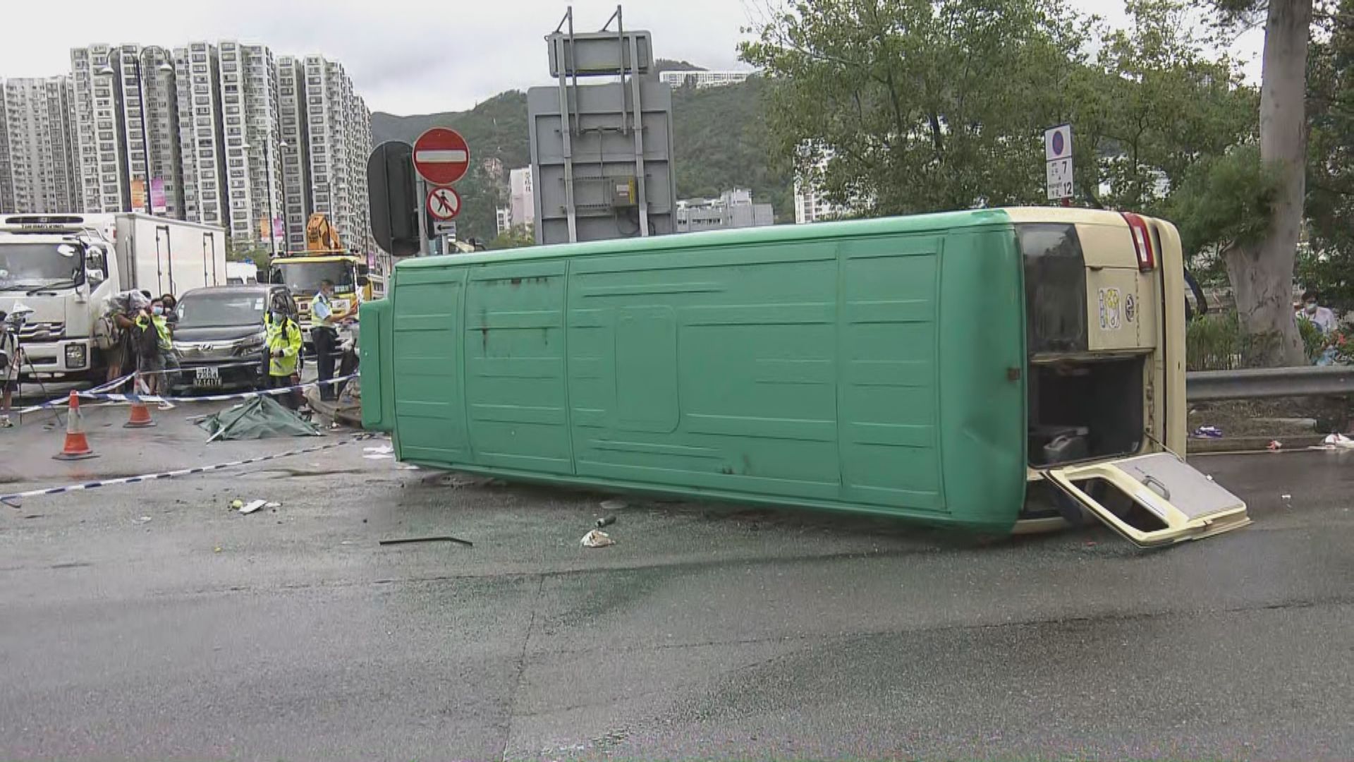 沙田致命車禍一死七傷　警方：會調查是否有司機看錯燈