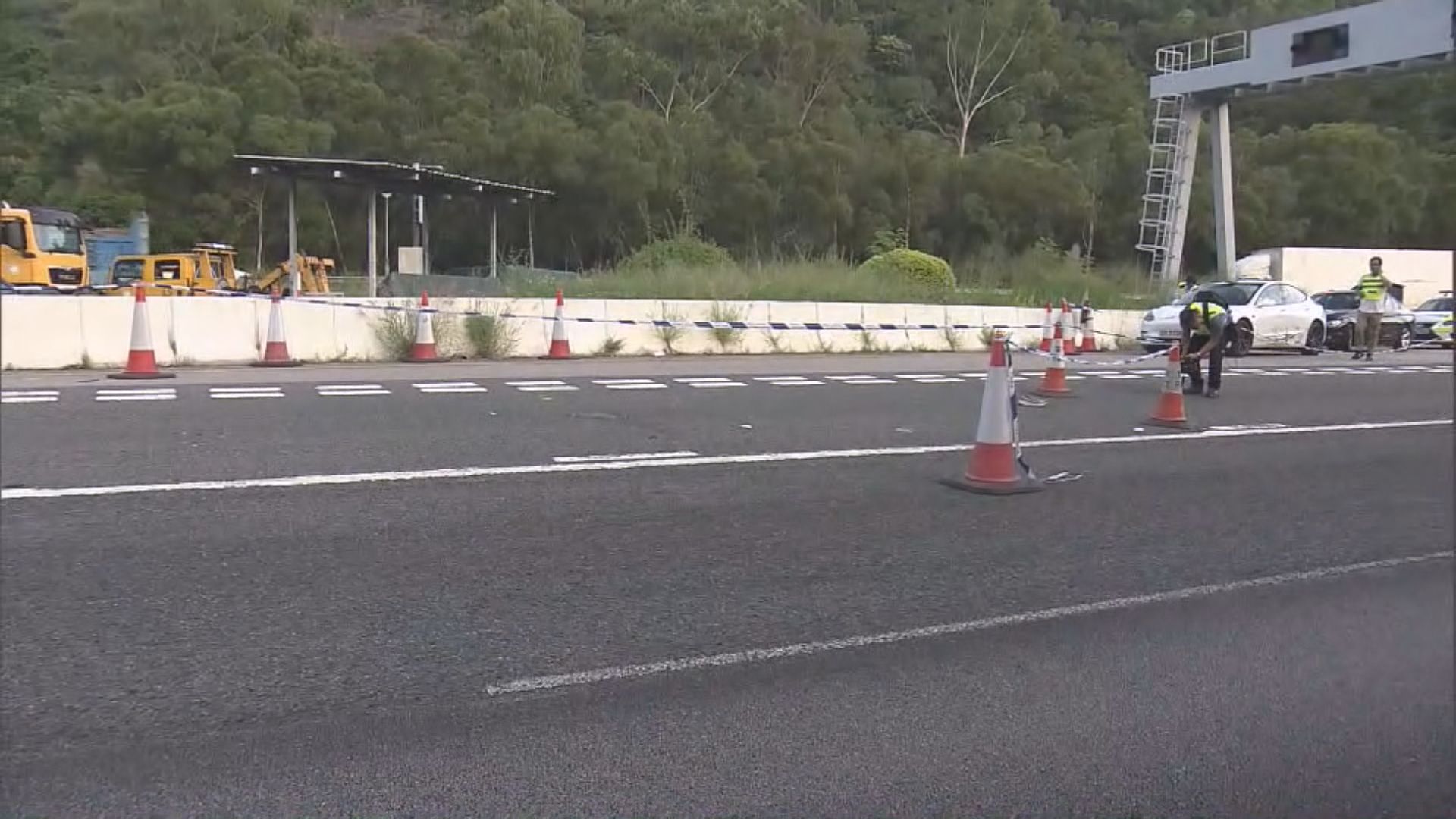 大欖隧道兩私家車碰撞 司機下車遭貨車撞斃