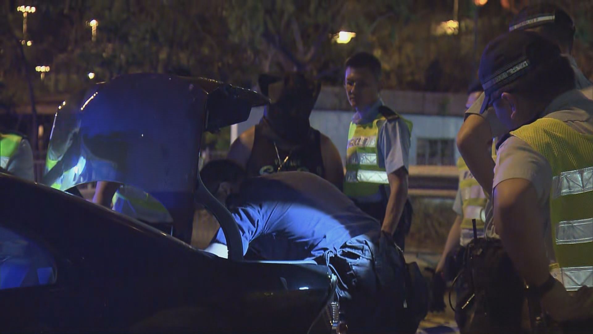 沙田私家車衝路障撞欄司機被捕