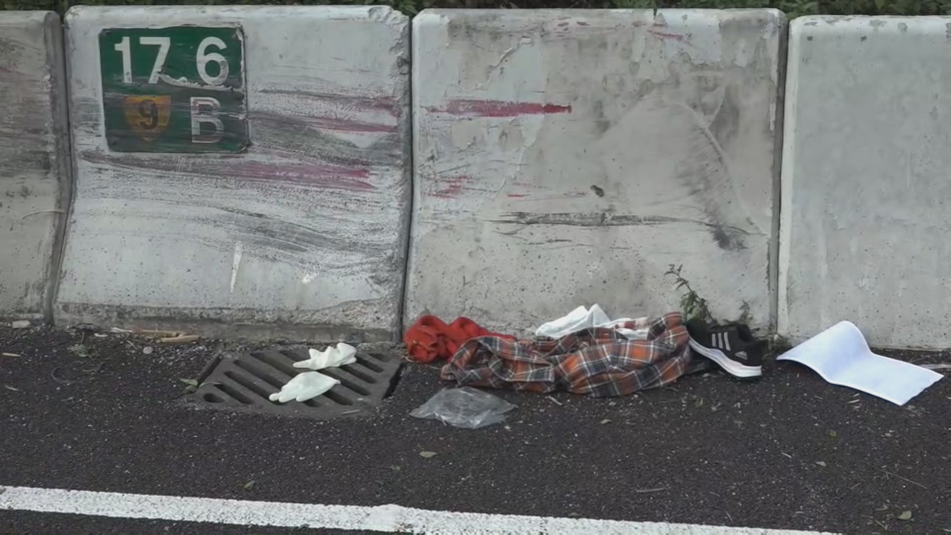 私家車吐露港公路失事 兩人疑拋出車外包括一名嬰兒