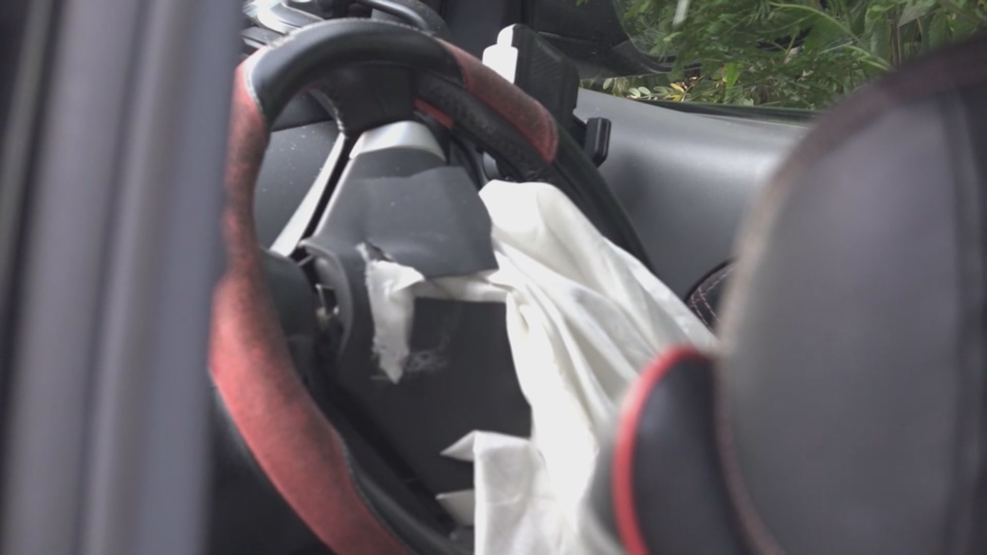 吐露港公路私家車失事兩人拋出車外包括一名嬰兒 據悉無扣安全帶