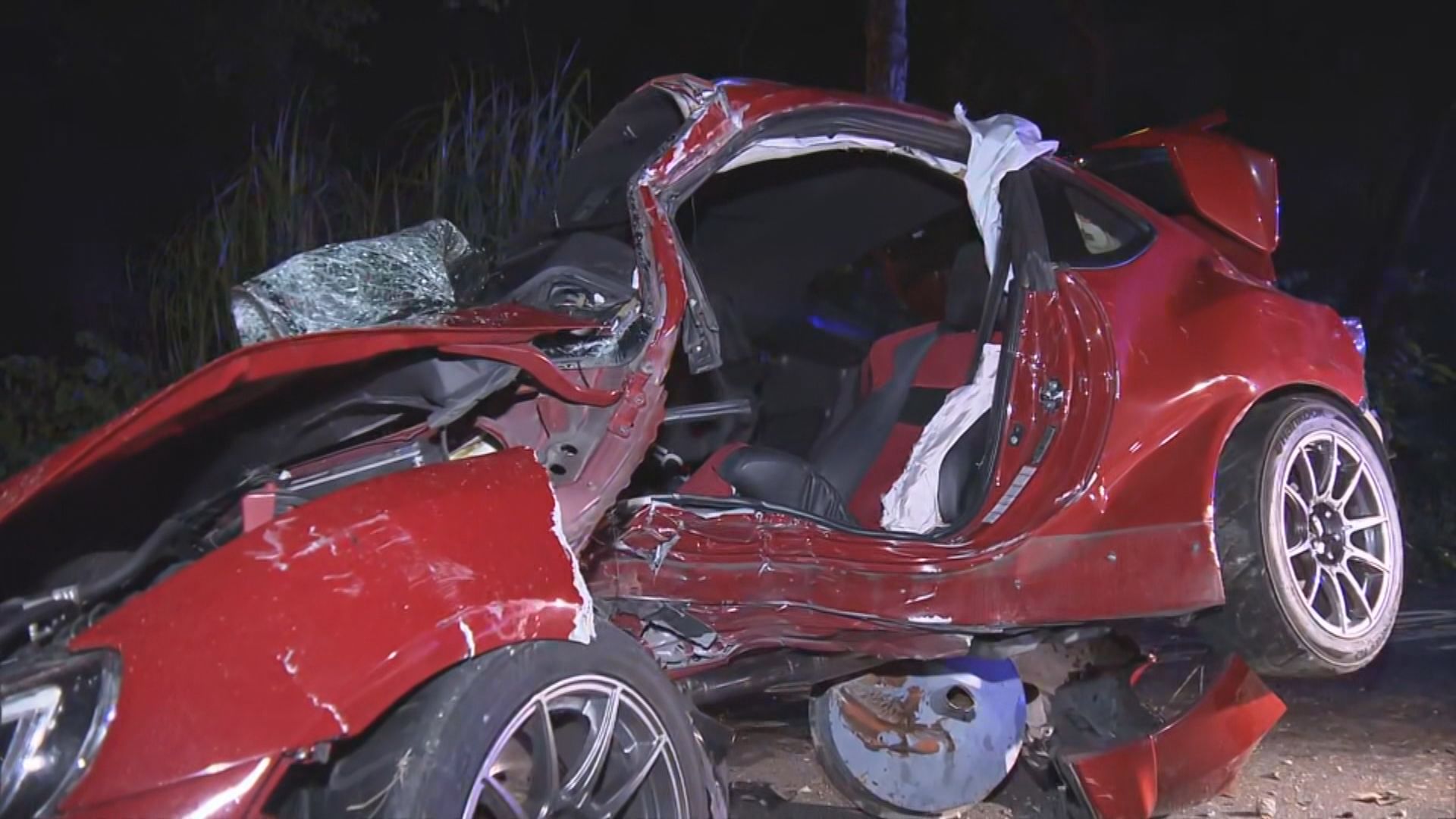 新娘潭車禍女乘客被困獲救送院