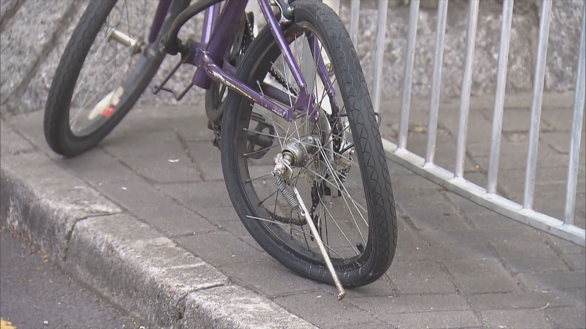 大埔推單車漢遭貨車撞倒捲車底送院亡　20歲貨車司機涉危險駕駛導致他人死亡被捕