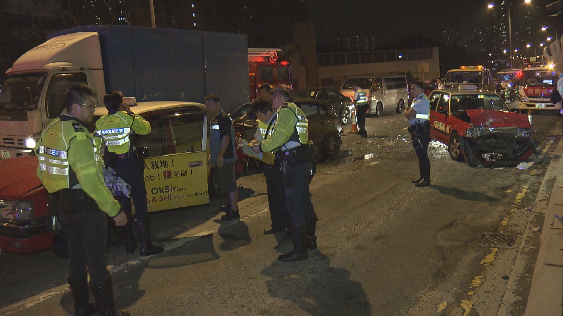 將軍澳環保大道四車相撞釀八傷