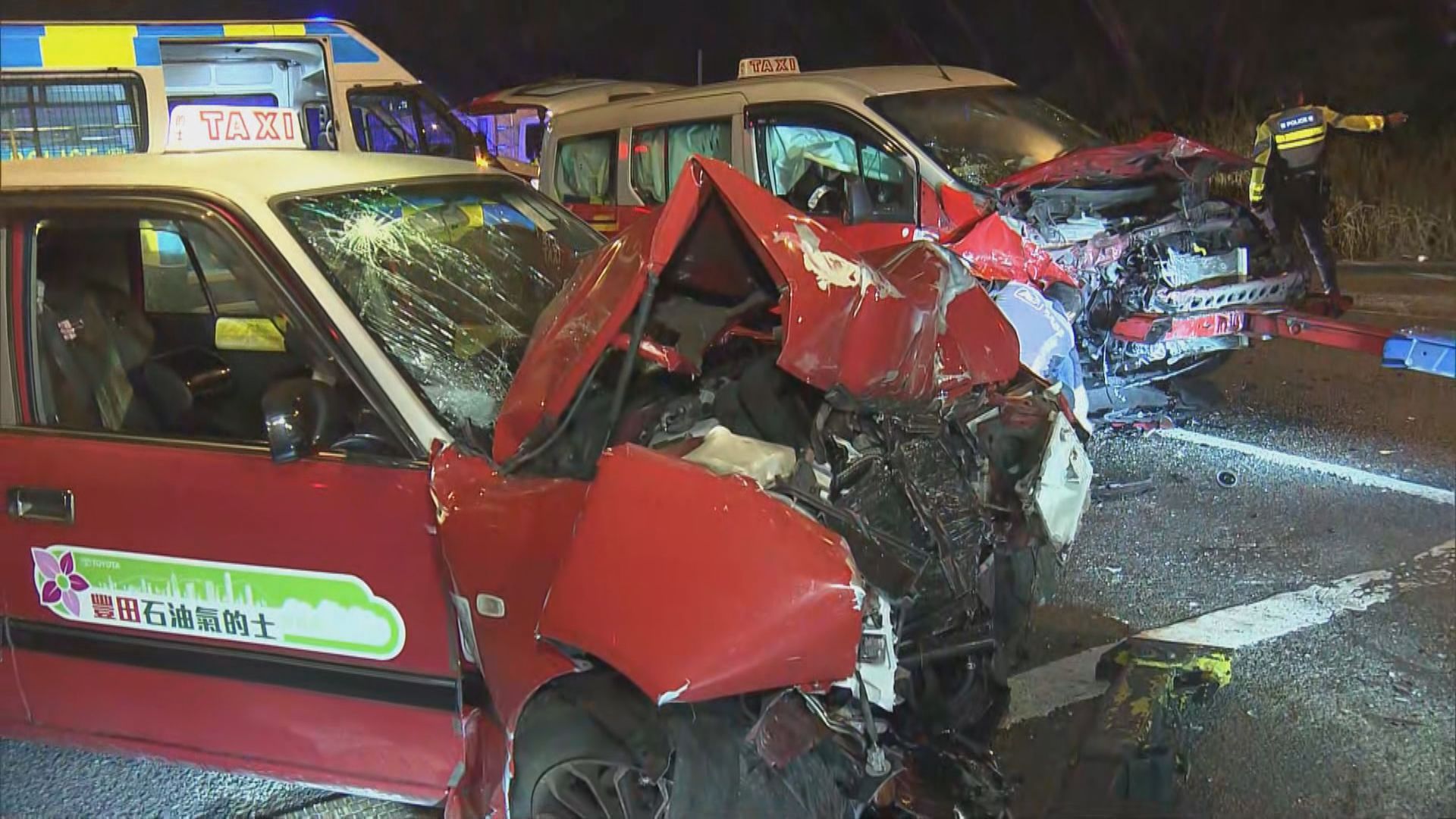 將軍澳兩的士相撞釀三傷