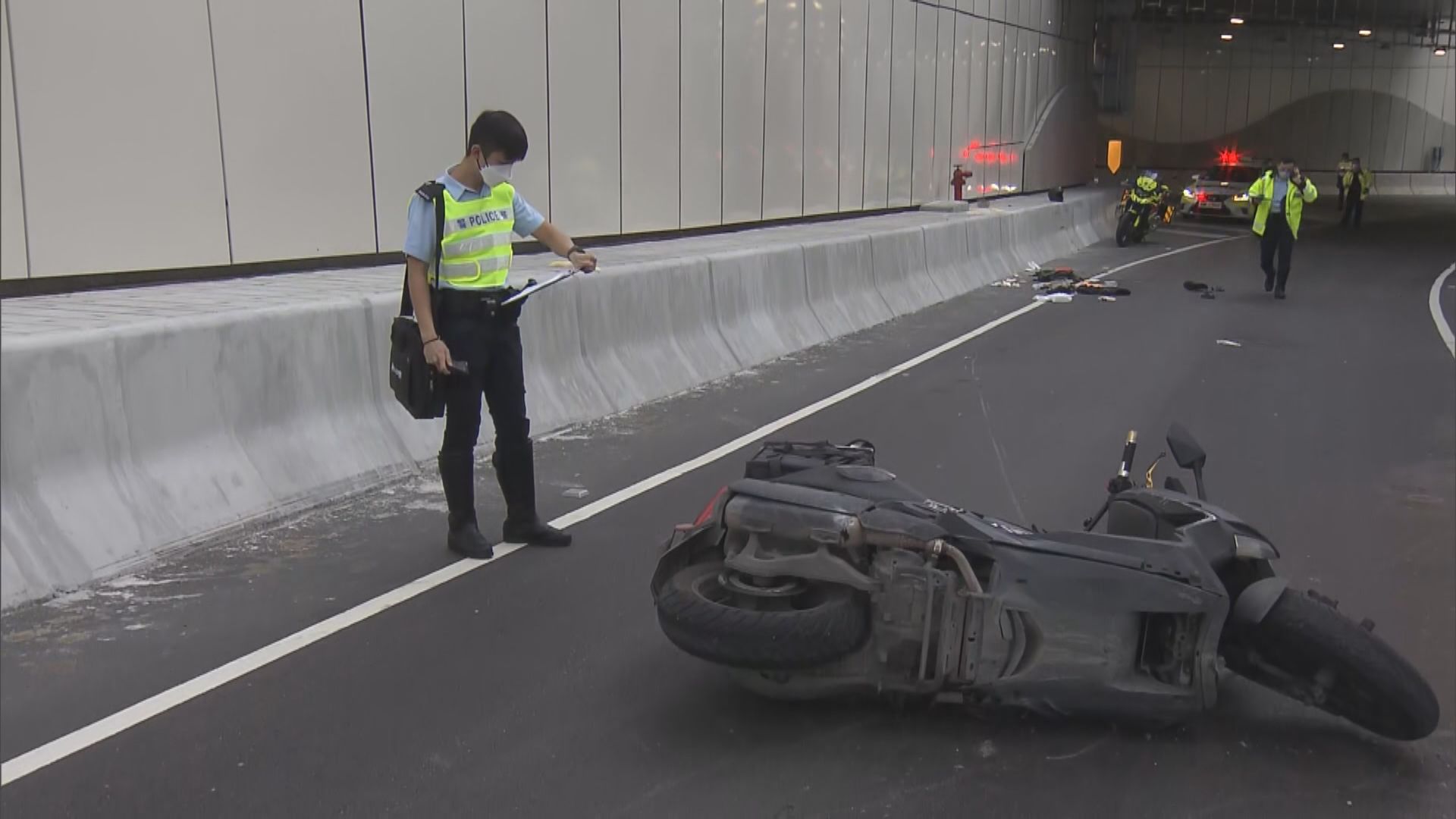 將藍公路電單車失事撞壆　南亞裔司機昏迷