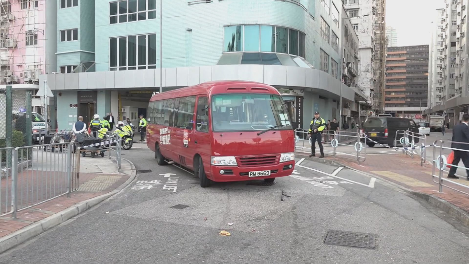 土瓜灣男途人遭旅遊巴撞倒　一度昏迷送院