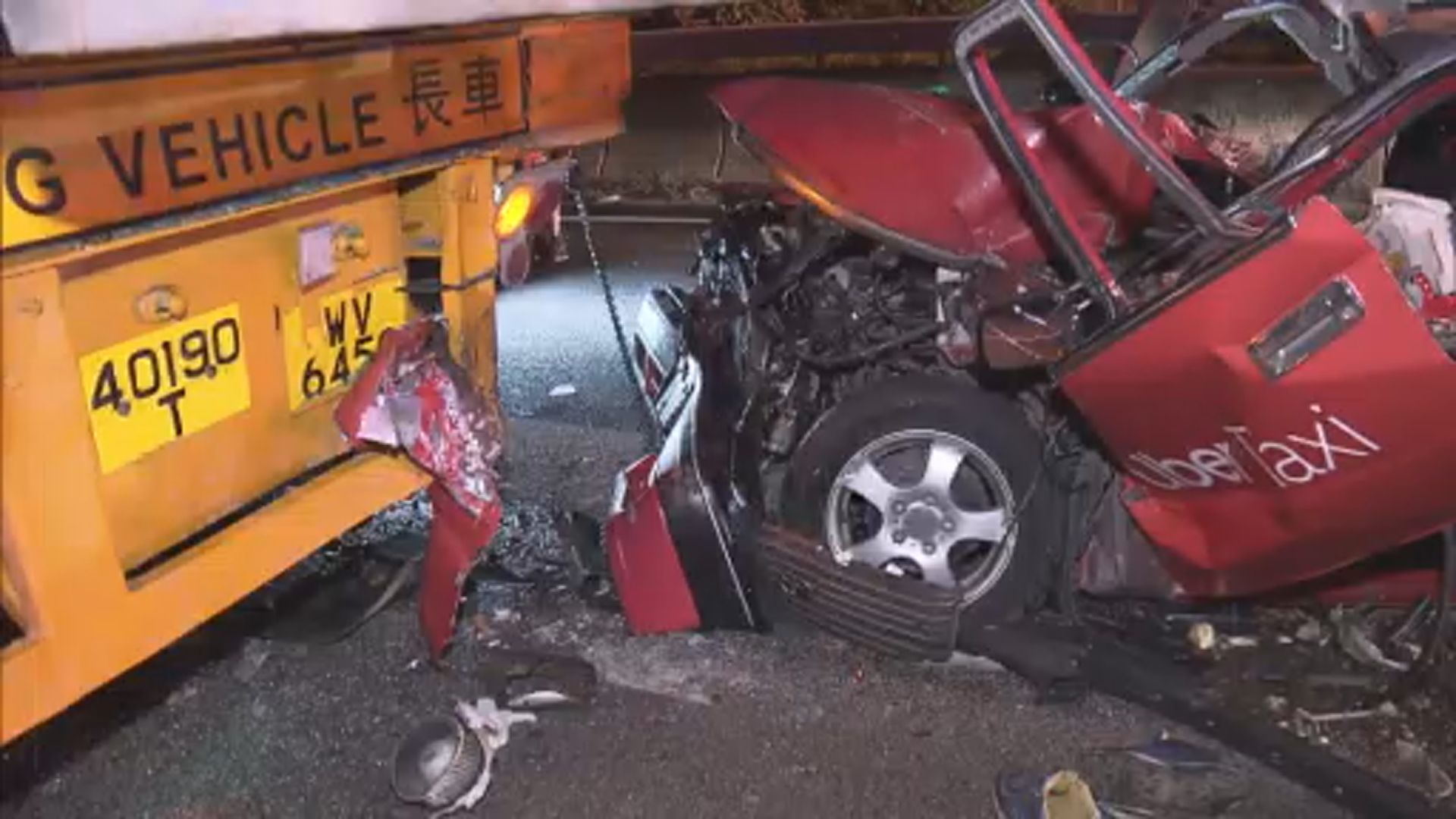 元朗公路的士與貨車相撞四人輕傷