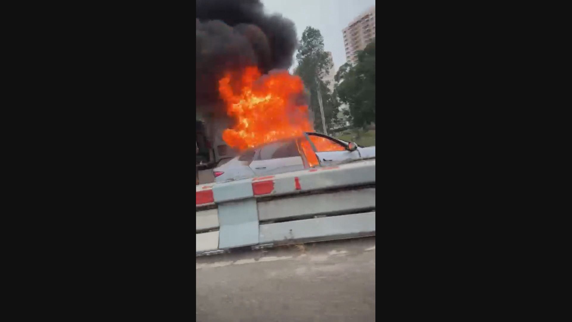 屯門公路電動車起火　比亞迪指外置充電器所致