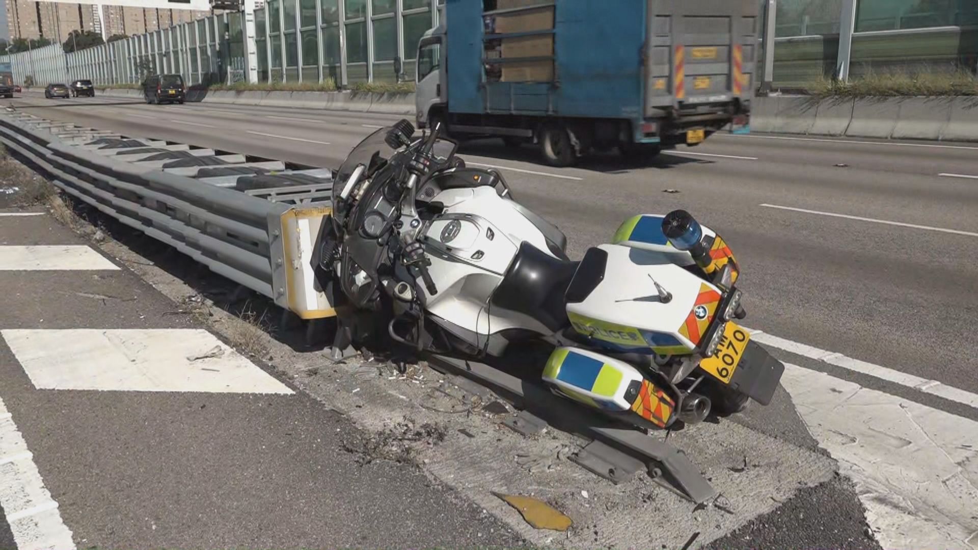 大埔交通警員失控撞欄墮地受傷