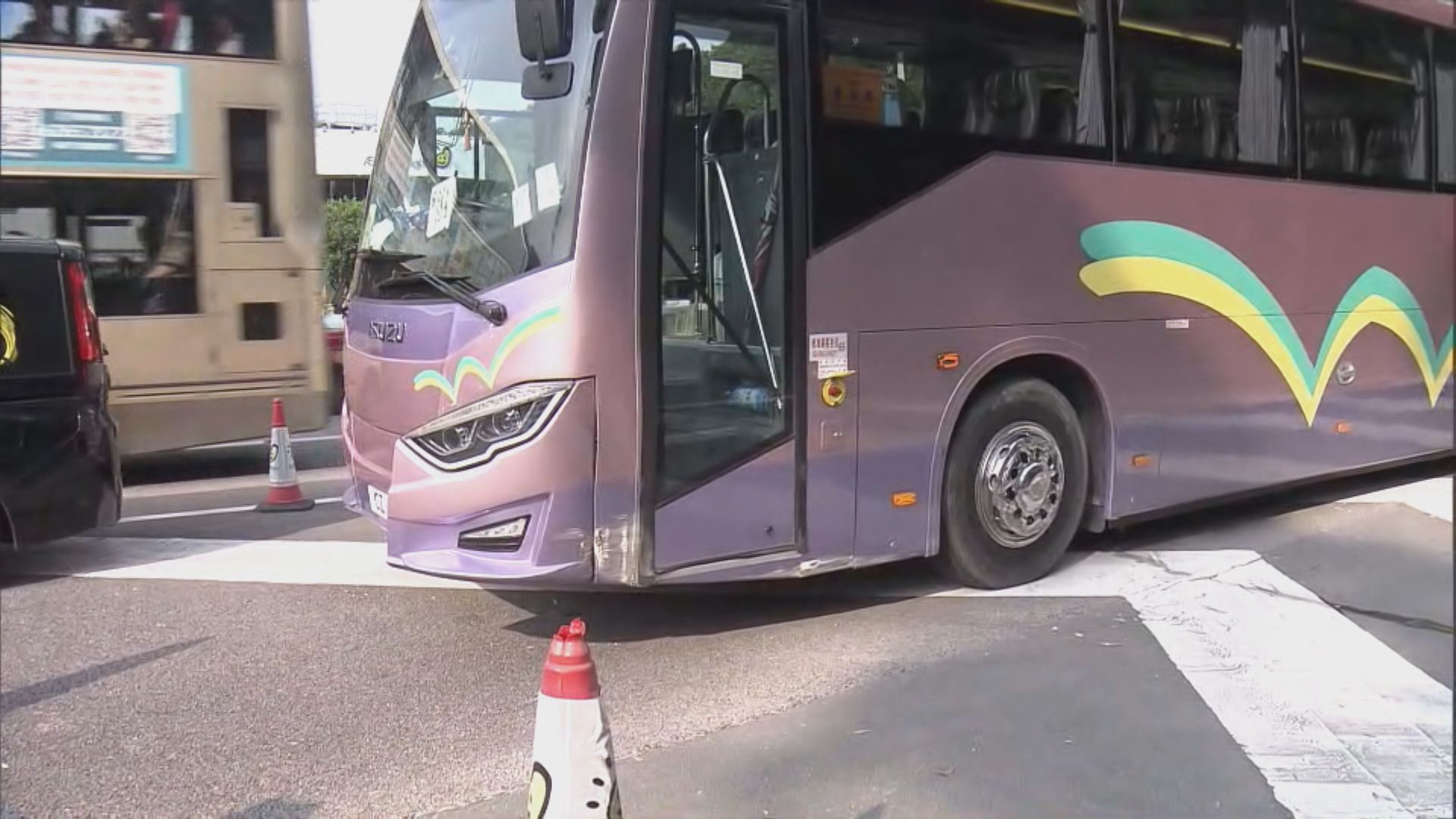 城門隧道旅遊巴撞壆　71歲司機昏迷送院後不治