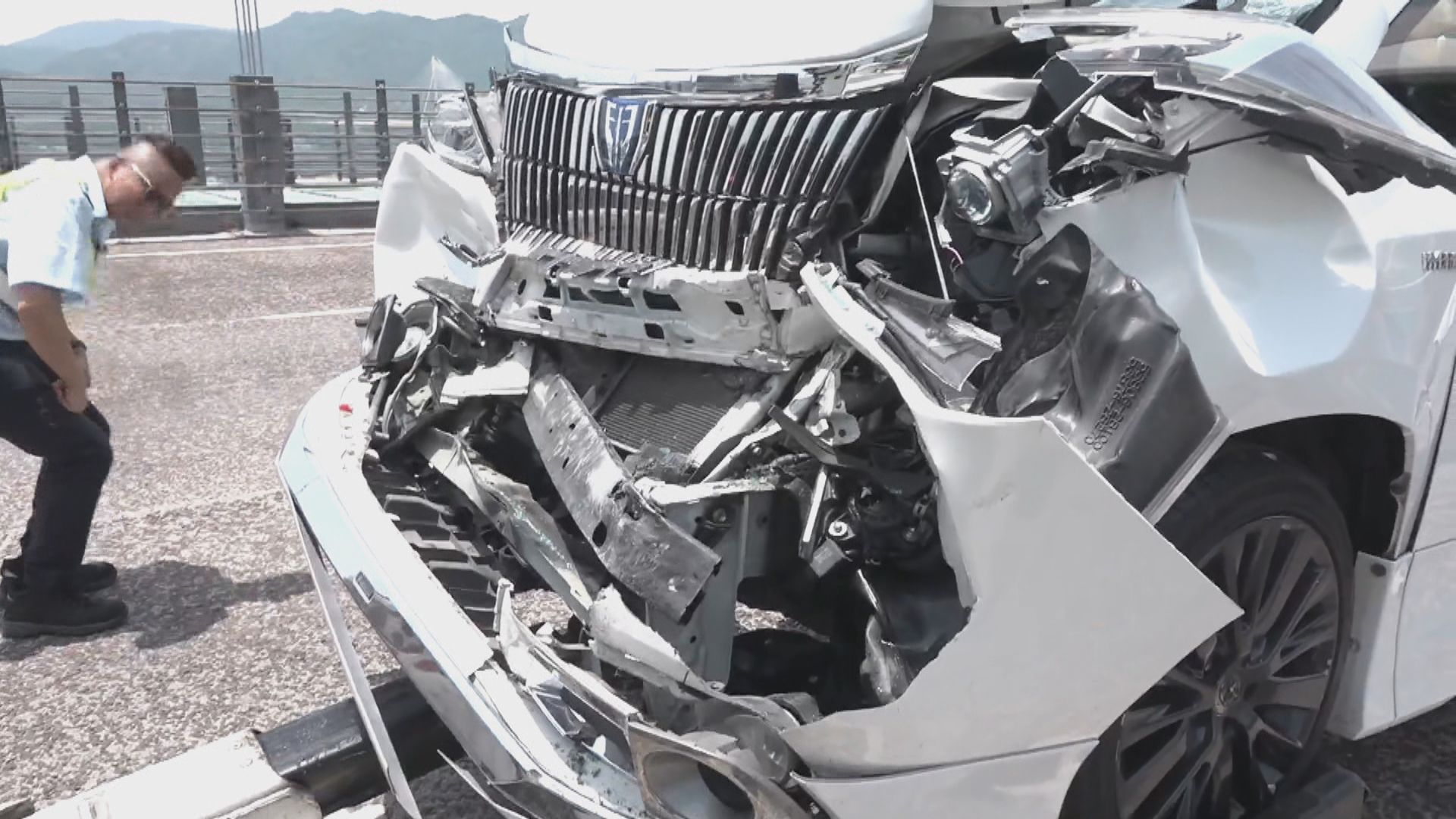 青馬大橋多車相撞 往機場方向交通一度擠塞