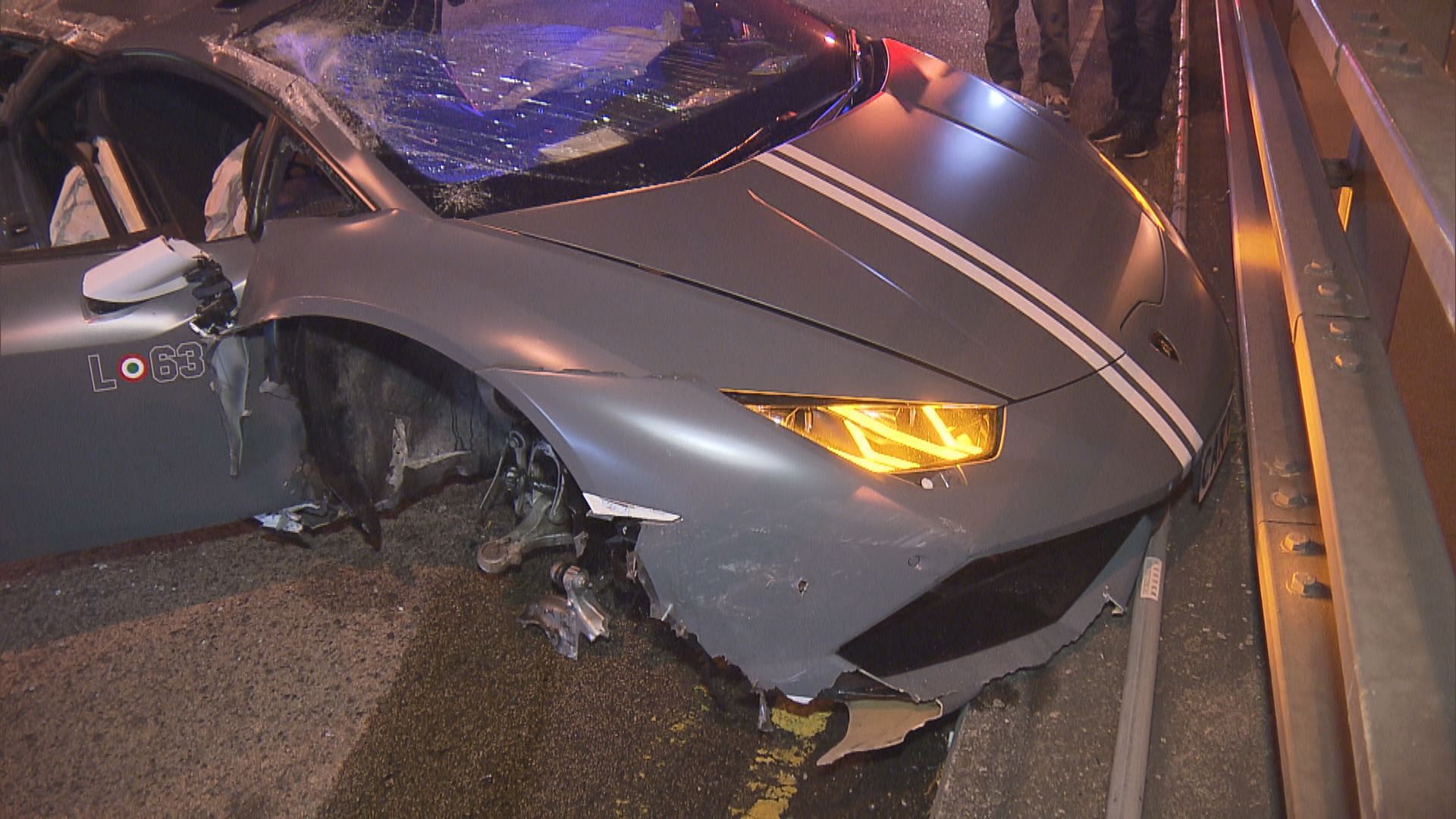 尖沙咀跑車失事撞欄司機逃逸