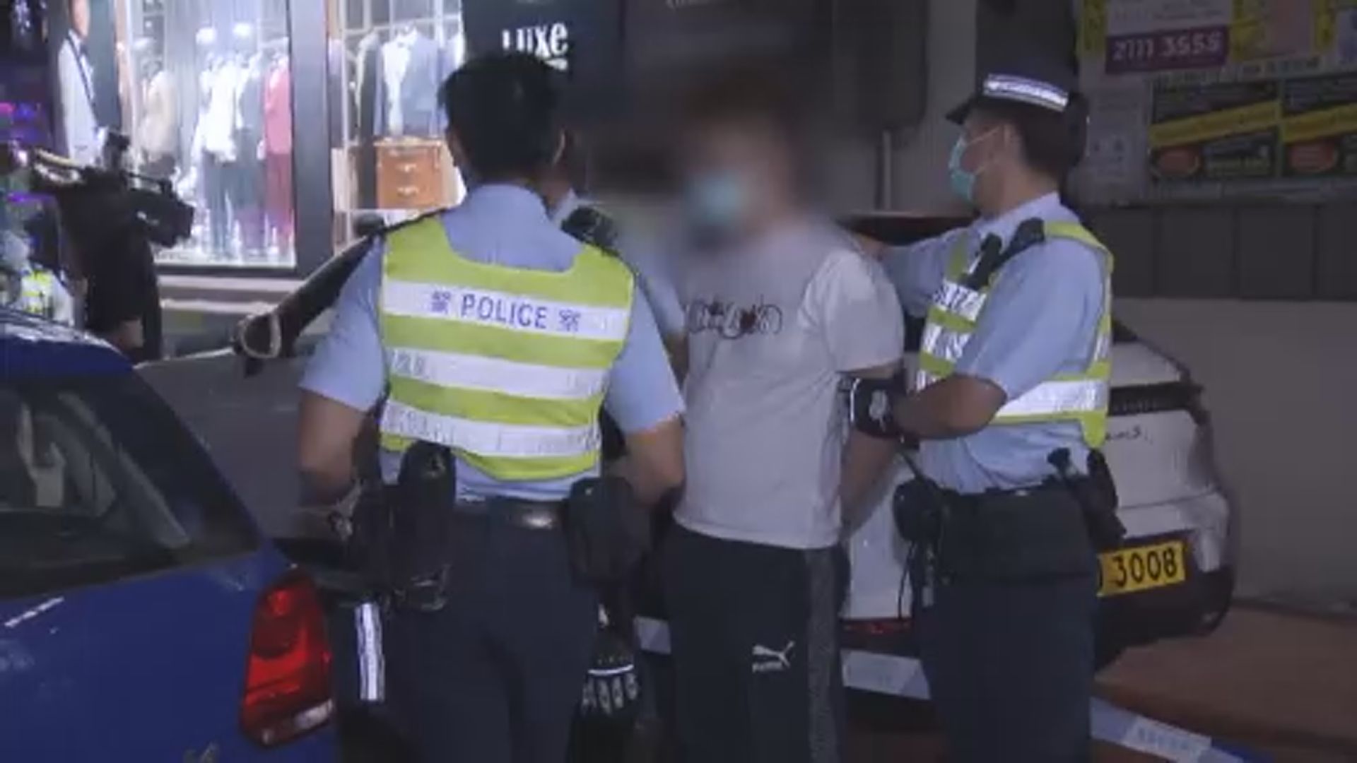 尖沙咀私家車避警截查撞的士　私家車司機被捕