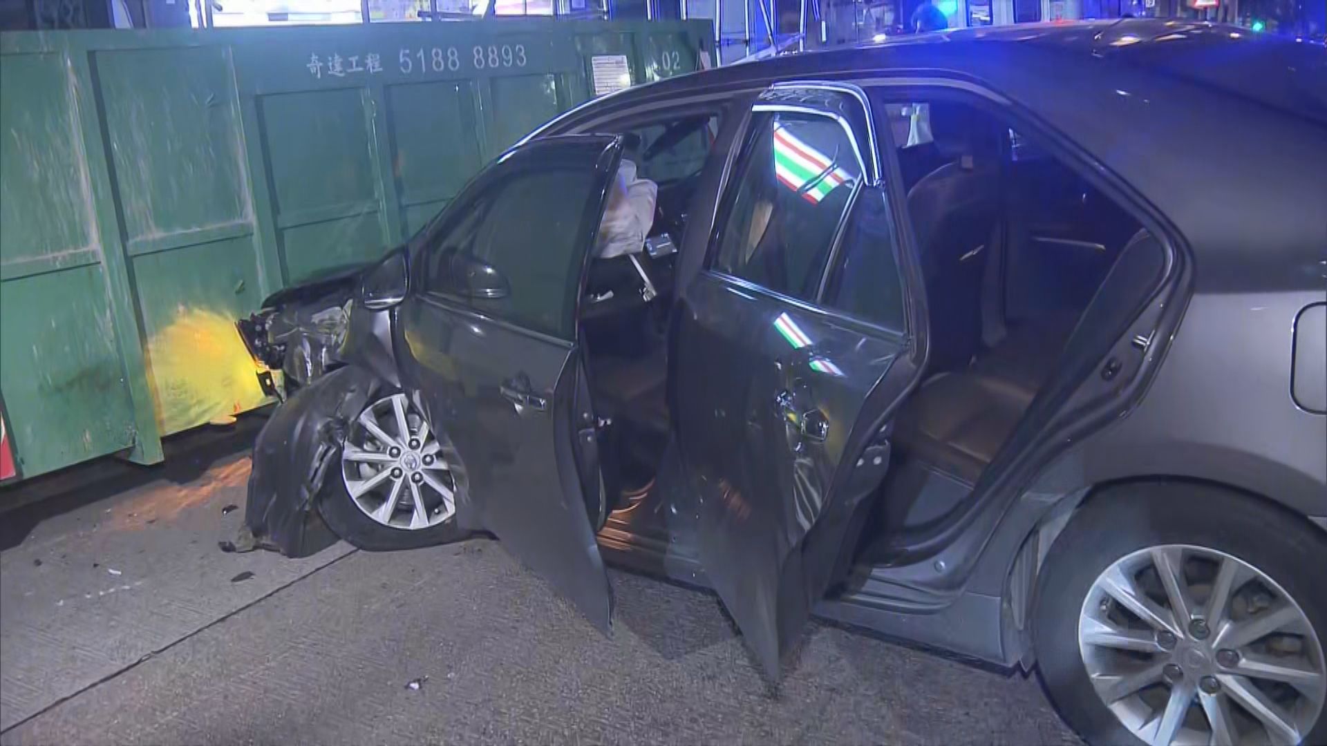 尖沙咀私家車撞環保斗無人傷