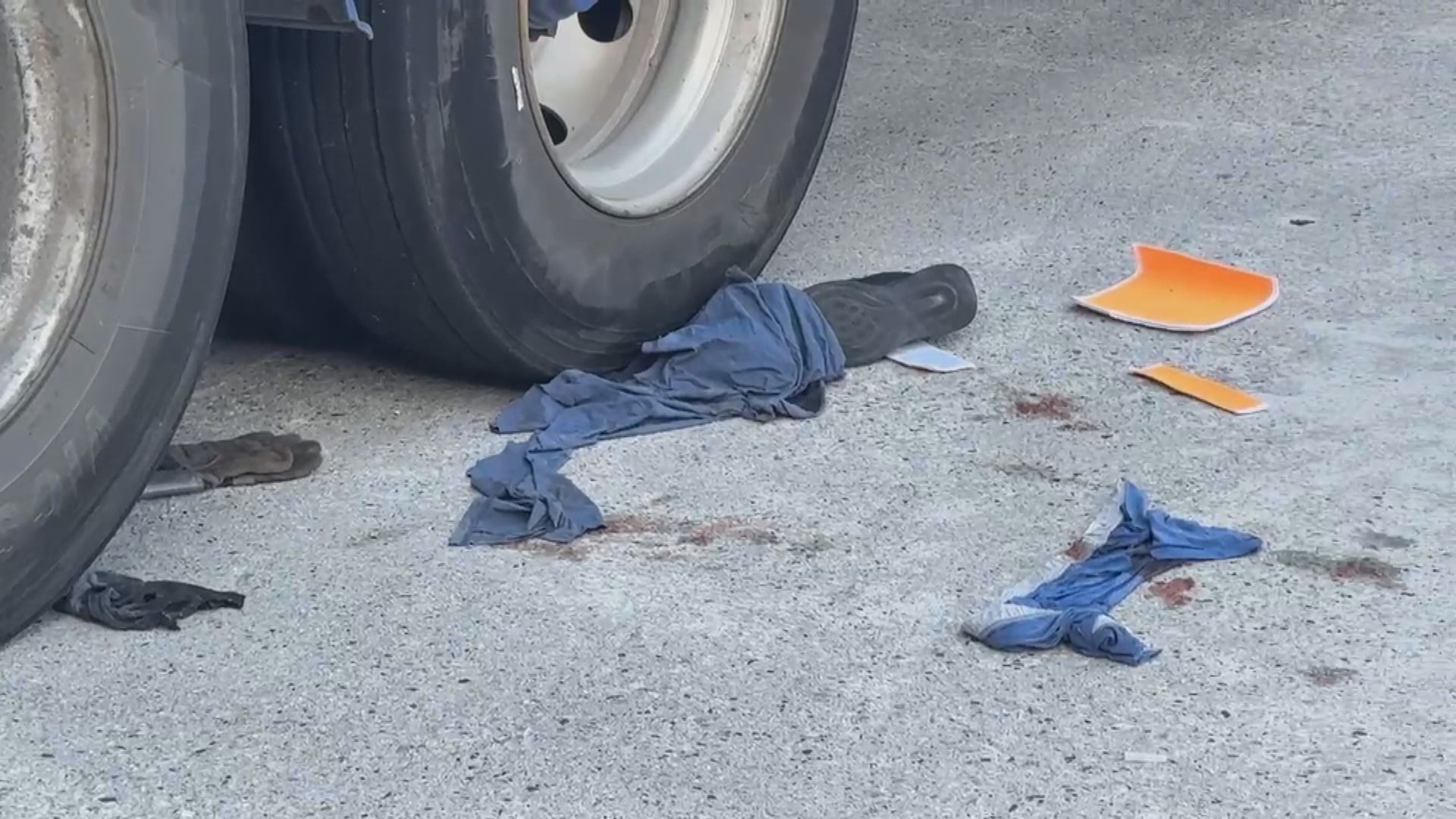 流浮山貨櫃車失事溜前　司機救車時遭輾斃