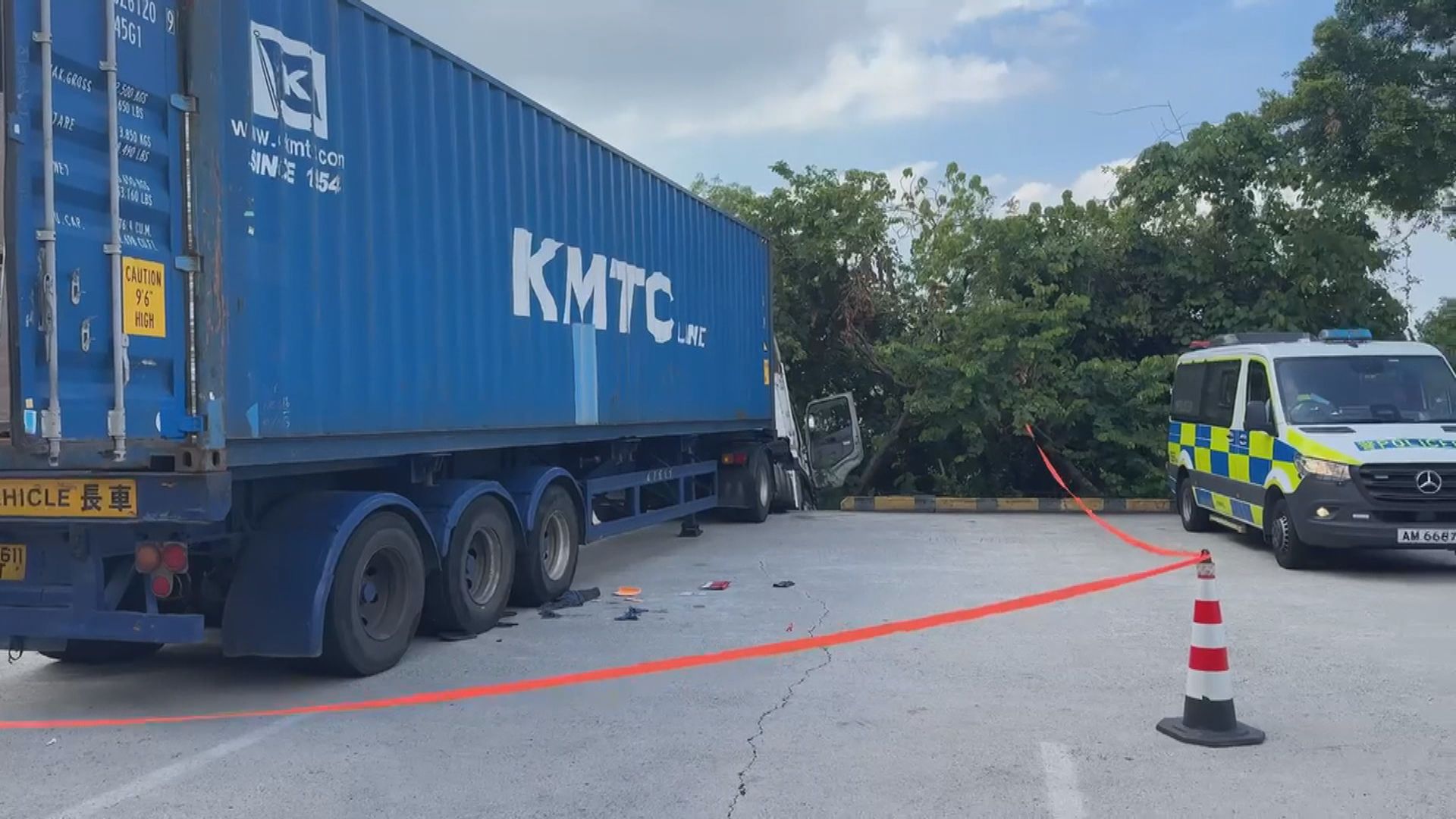 流浮山貨櫃車失事溜前　司機救車時遭輾斃