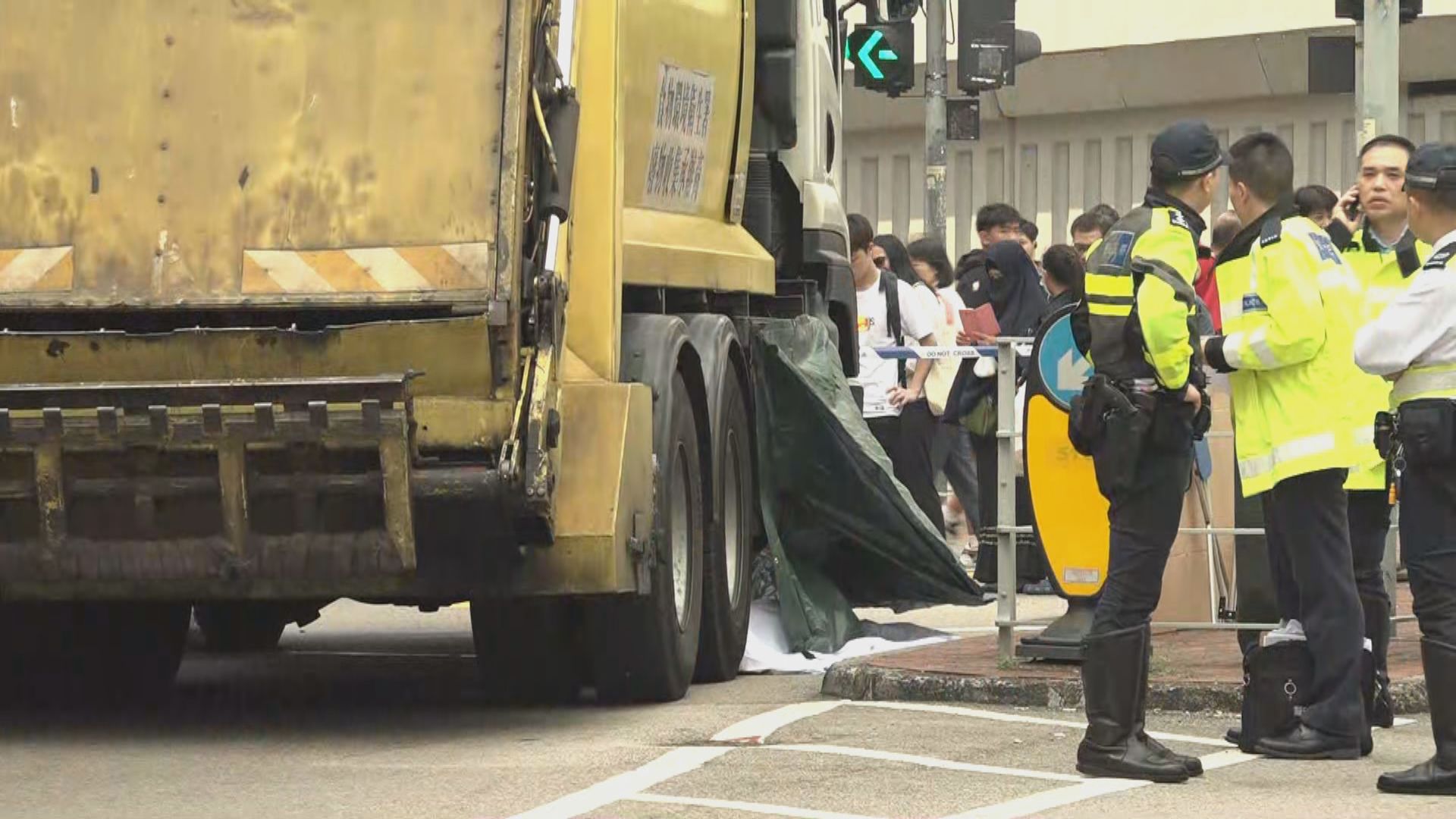 荃灣老翁遭垃圾車輾斃　司機涉危駕被捕