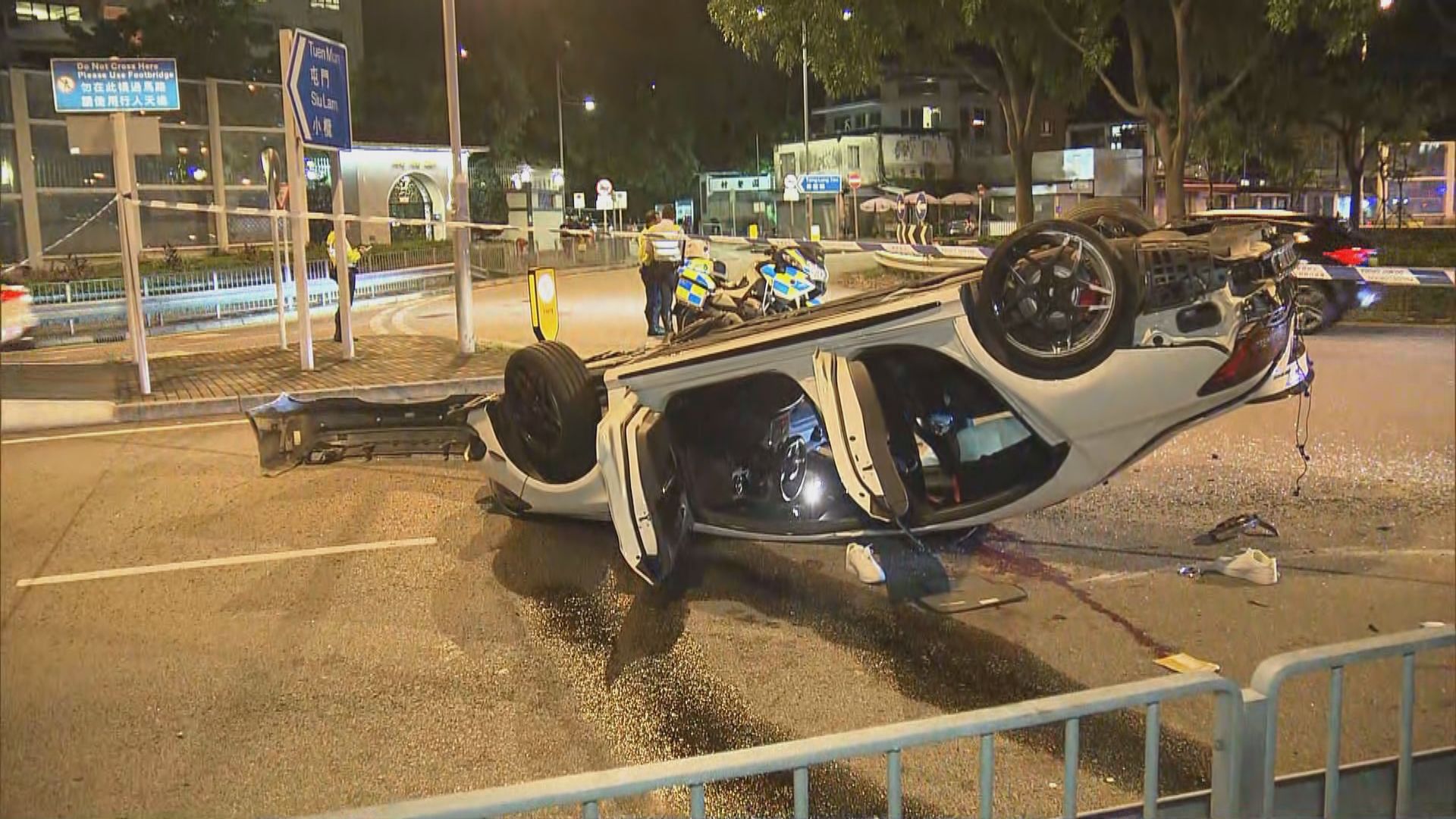 荃灣私家車失事翻轉　三人受傷送院