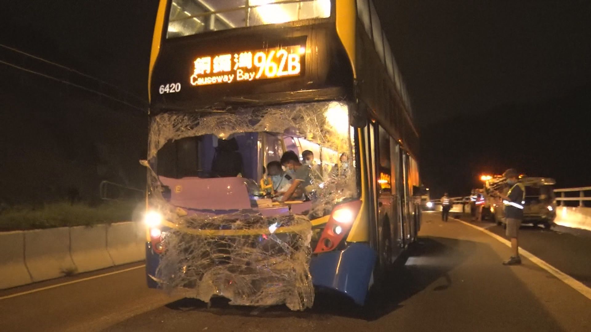 屯門公路城巴撞故障客貨車尾巴士車長亡