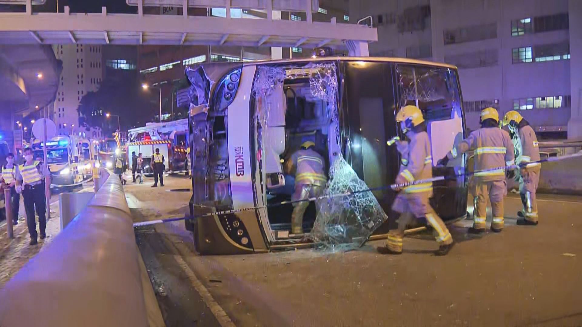 大圍九巴翻側　初步釀一死十二傷