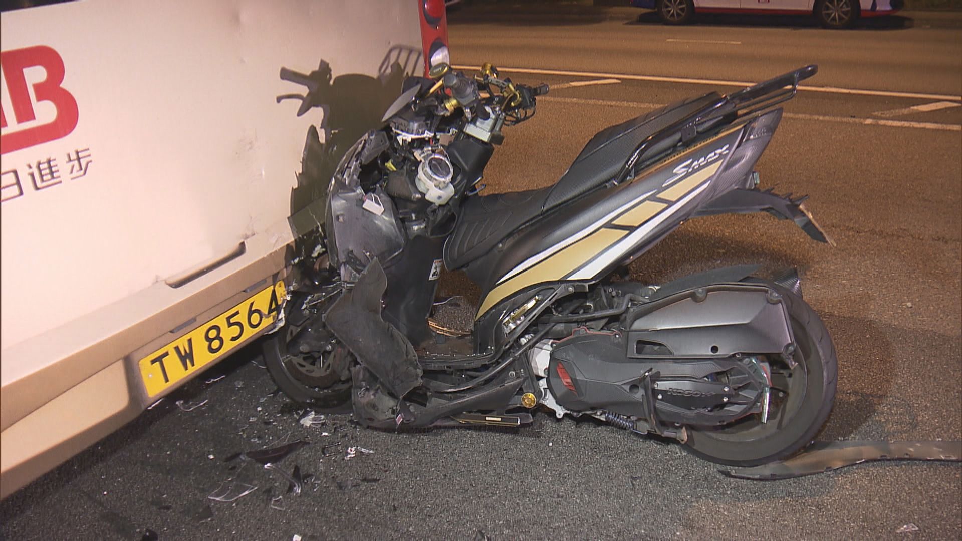 青衣電單車與巴士相撞　鐵騎士死亡