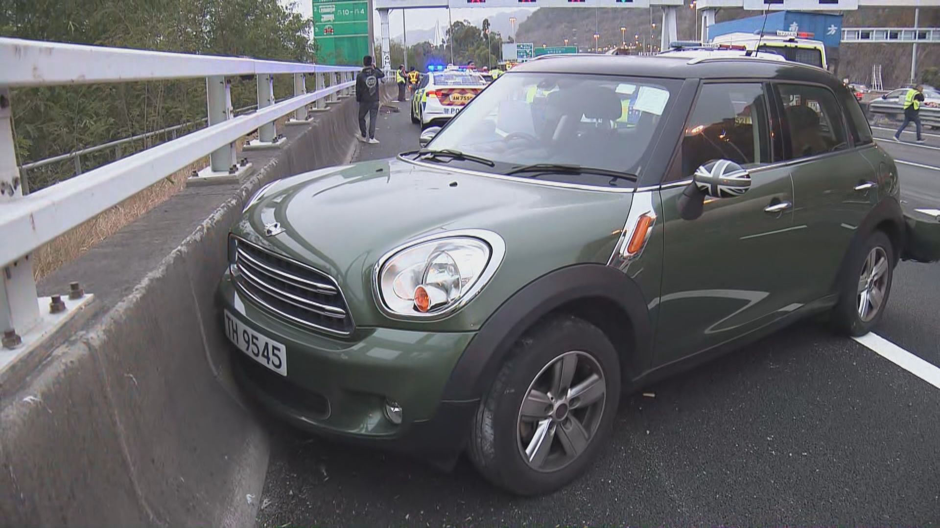 青衣長青公路三車相撞釀五人傷