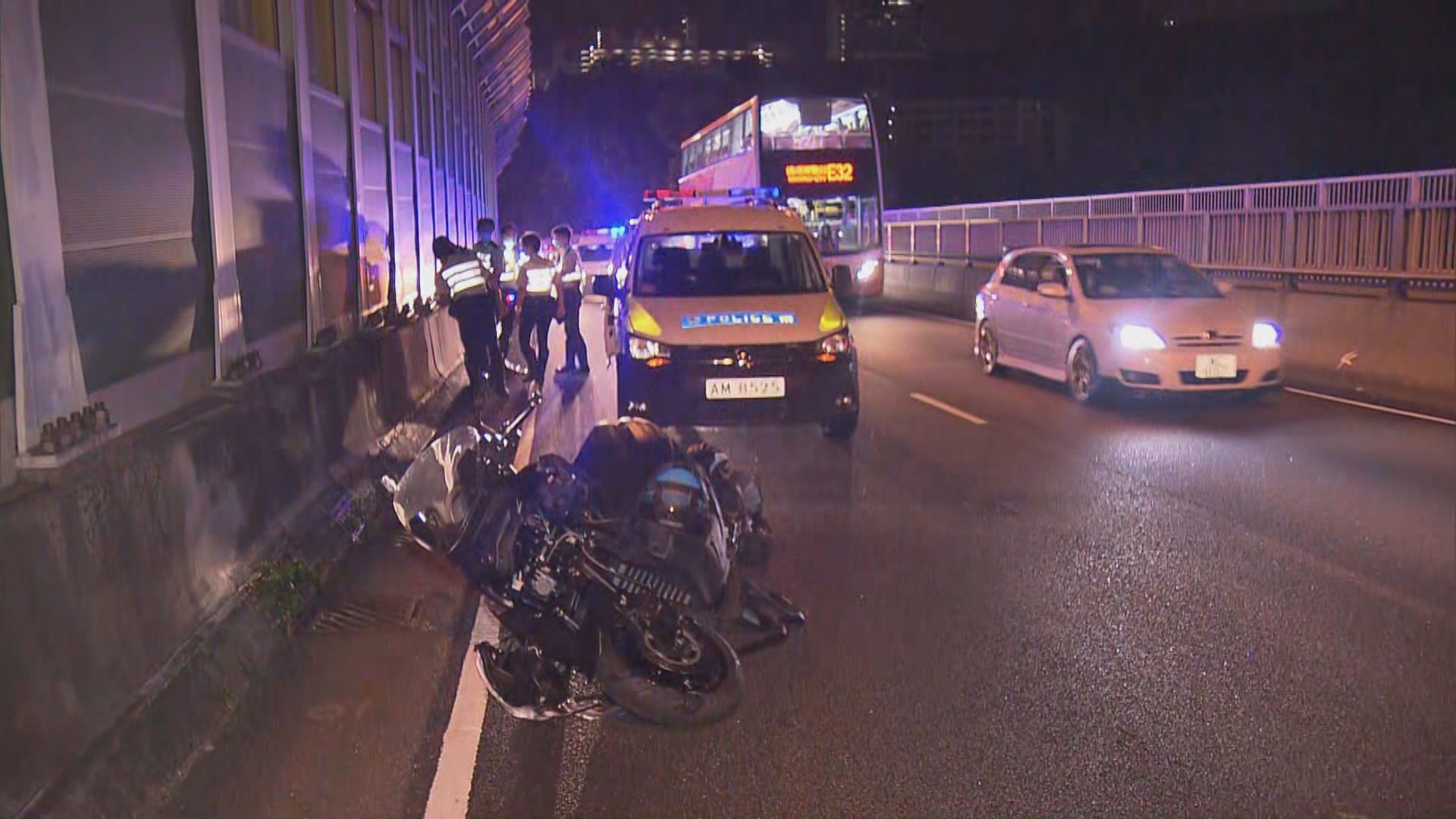 青衣電單車撞壆　司機受傷涉酒後駕駛被捕