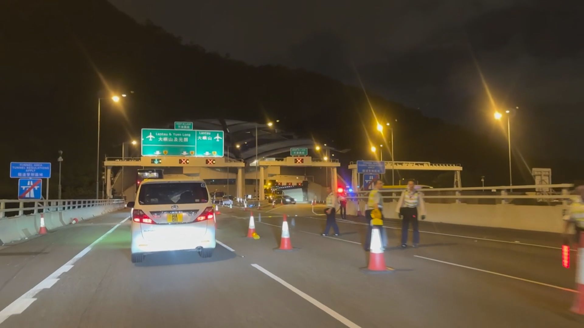 青衣南灣隧道旅遊巴起火 往九龍方向管道封閉