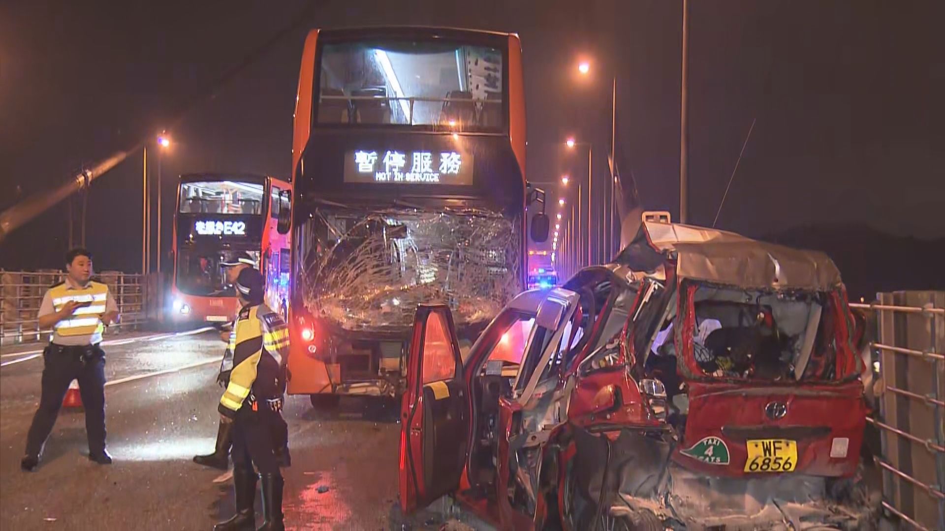 致命車禍｜青馬大橋的士捱撞司機及乘客身亡　龍運巴士司機涉危駕被捕