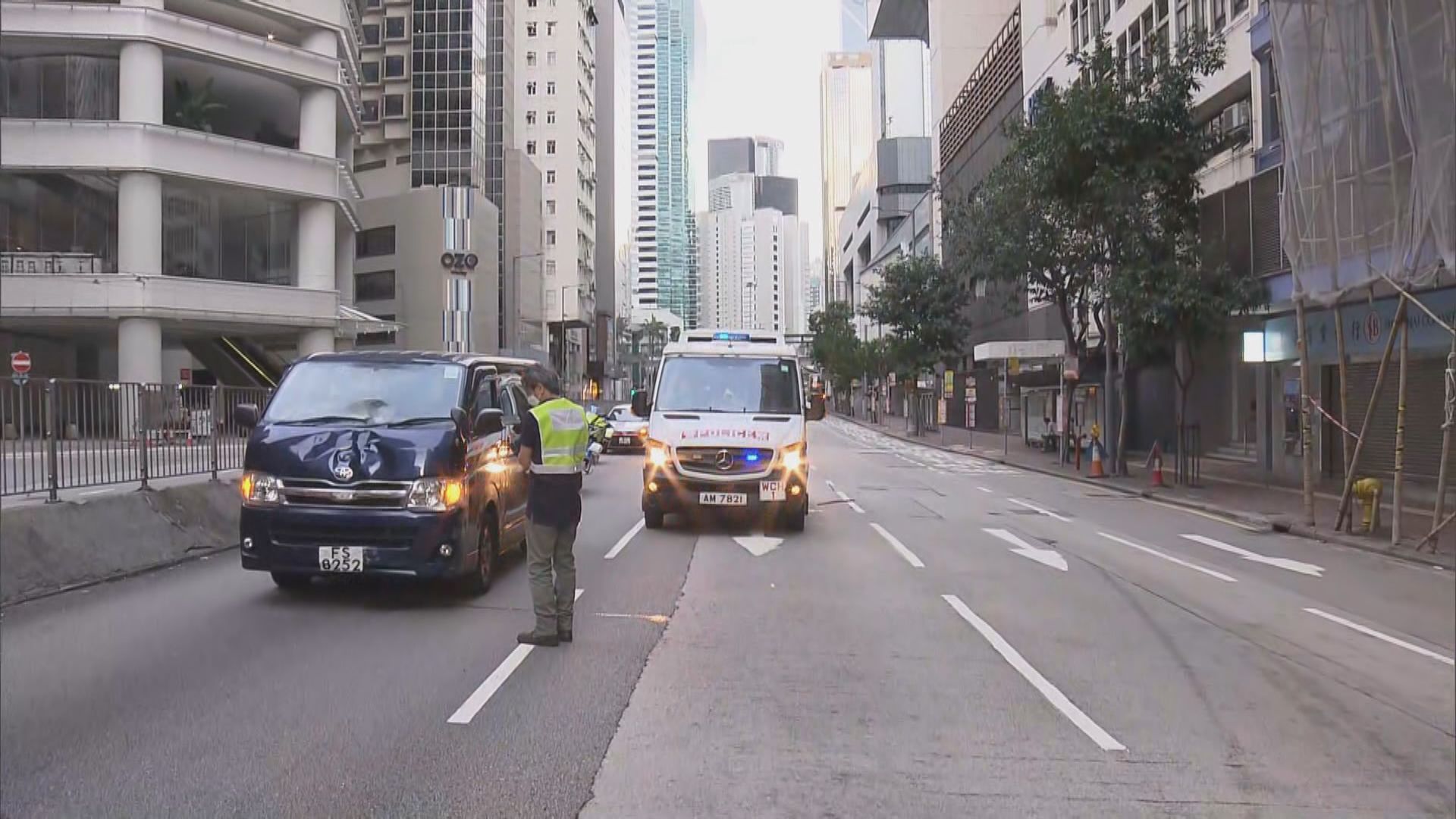 灣仔軒尼詩道貨車撞倒過路女子