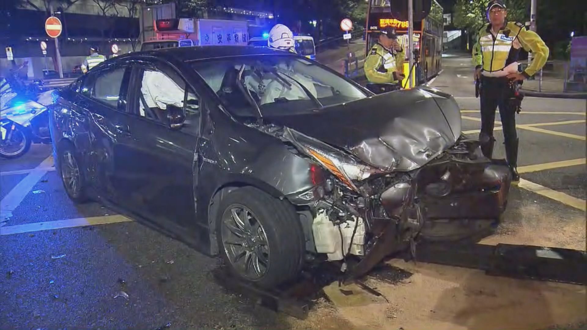 灣仔兩車相撞釀一傷