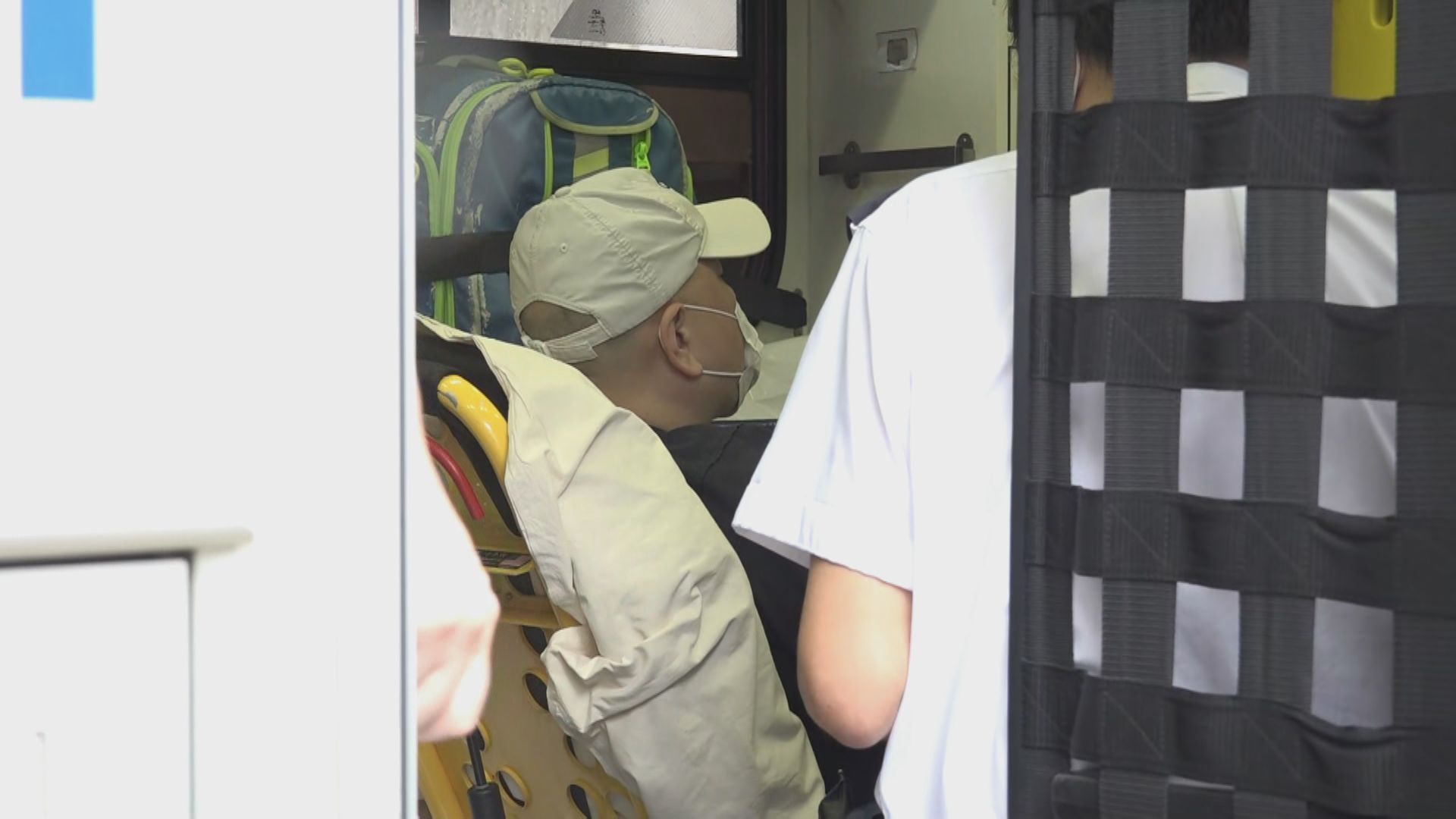 西隧港島出口三車相撞至少9人傷