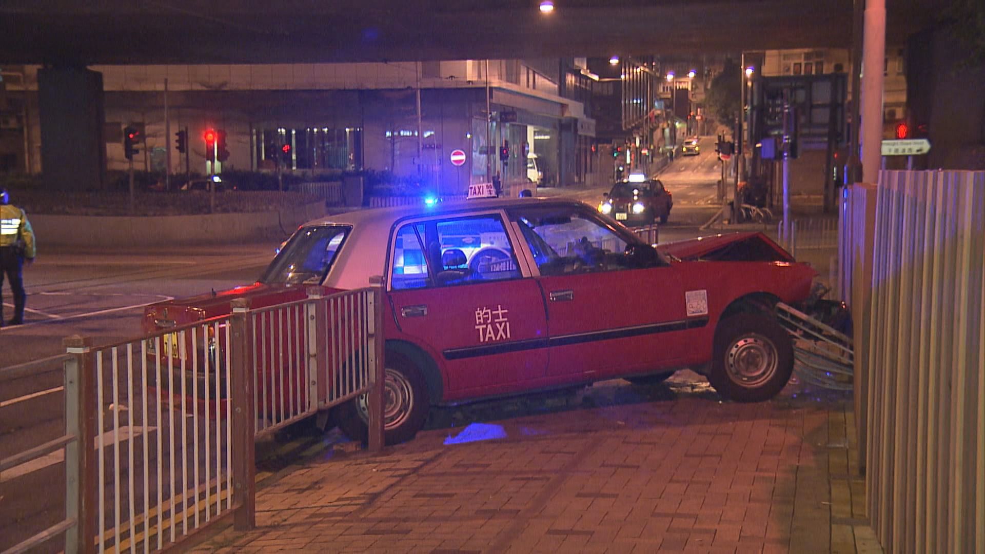 西環的士失事撼鐵欄司機亡
