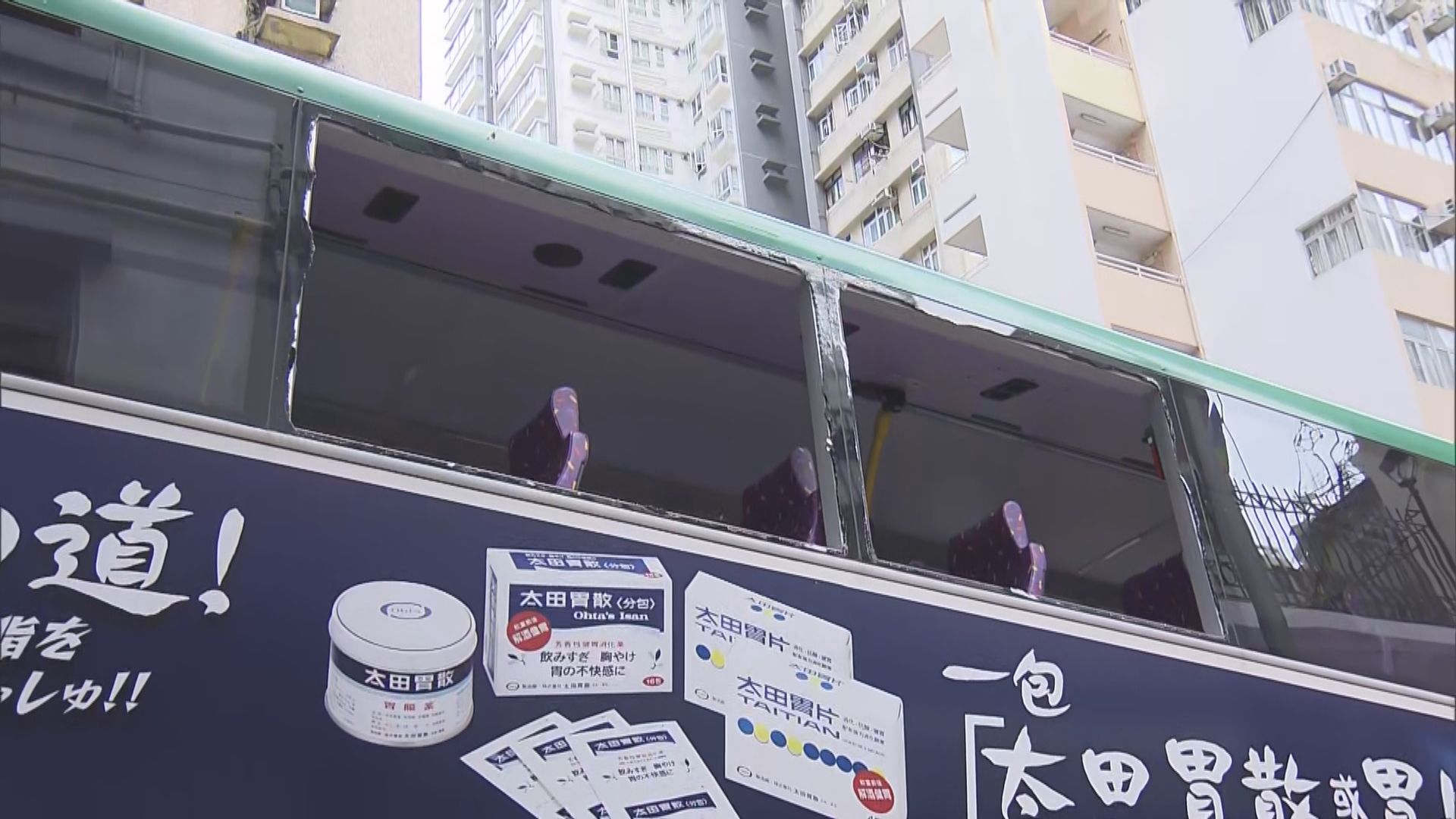 西營盤一新巴上層撞建築物外牆　兩乘客受傷