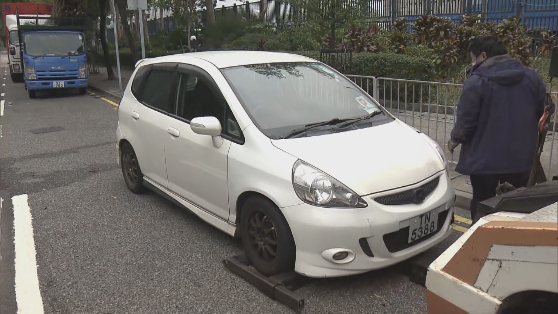 西環車禍私家車司機涉嫌酒後駕駛被捕