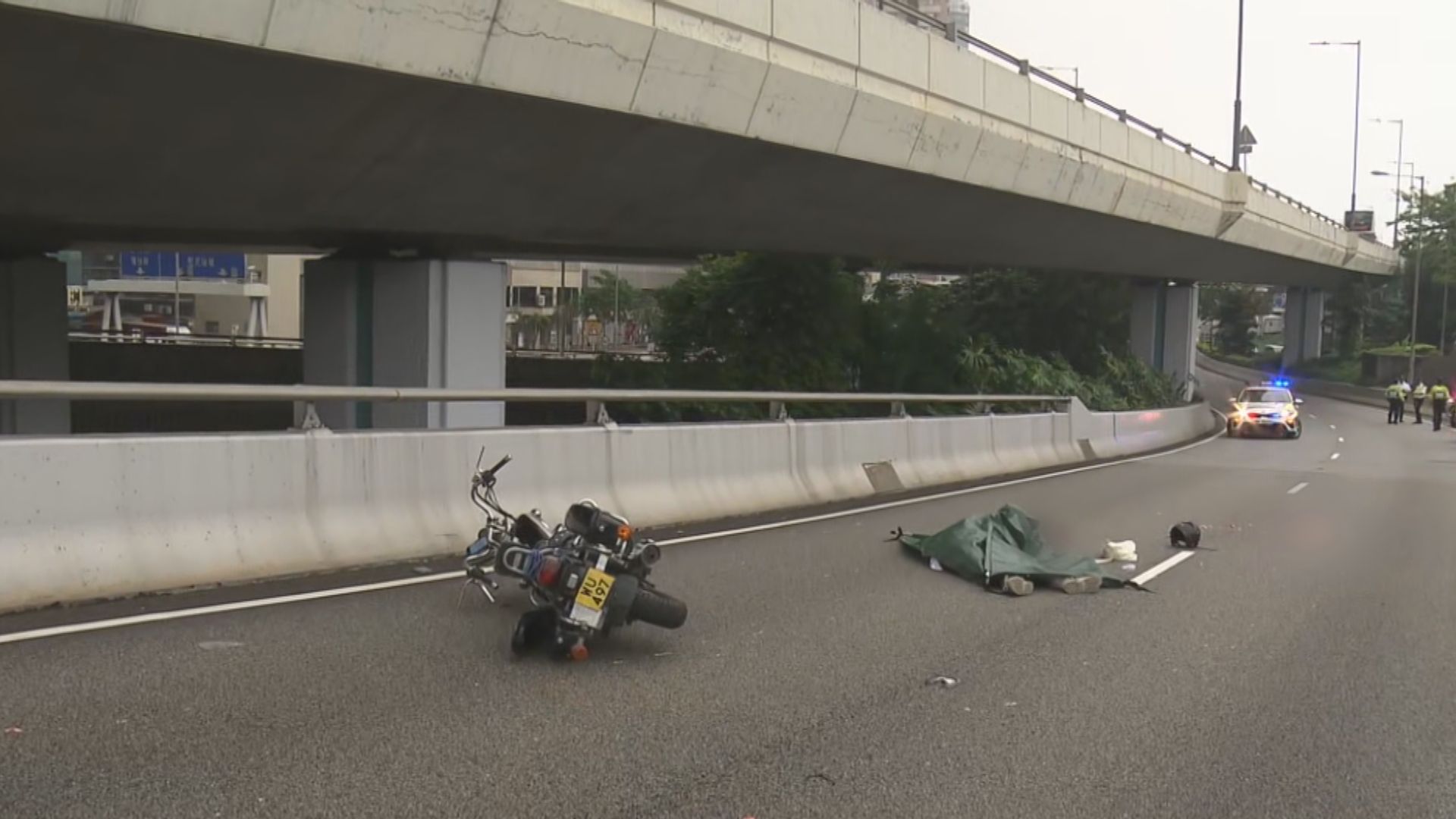 「學牌」電單車司機被輾斃　旅巴司機涉不顧而去被捕 