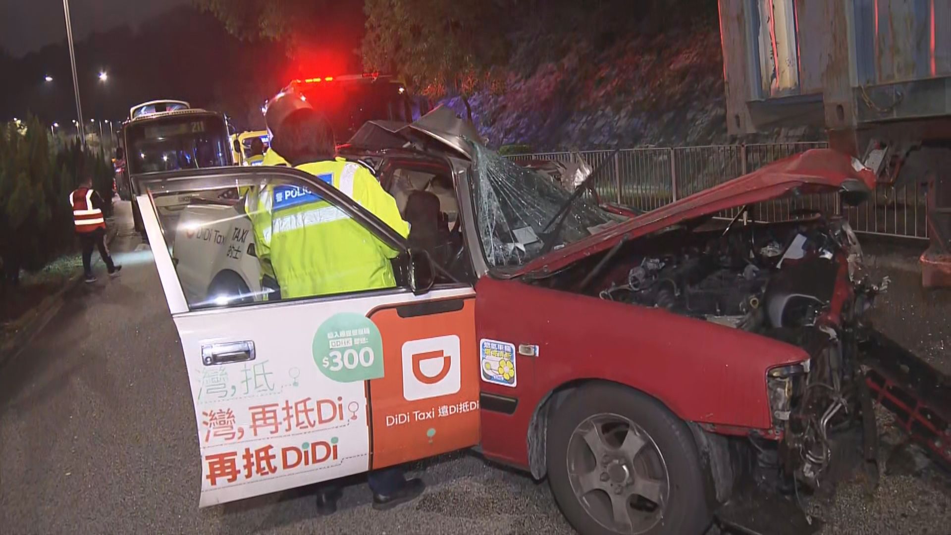 黃大仙的士撼貨櫃車　的士乘客送院後不治