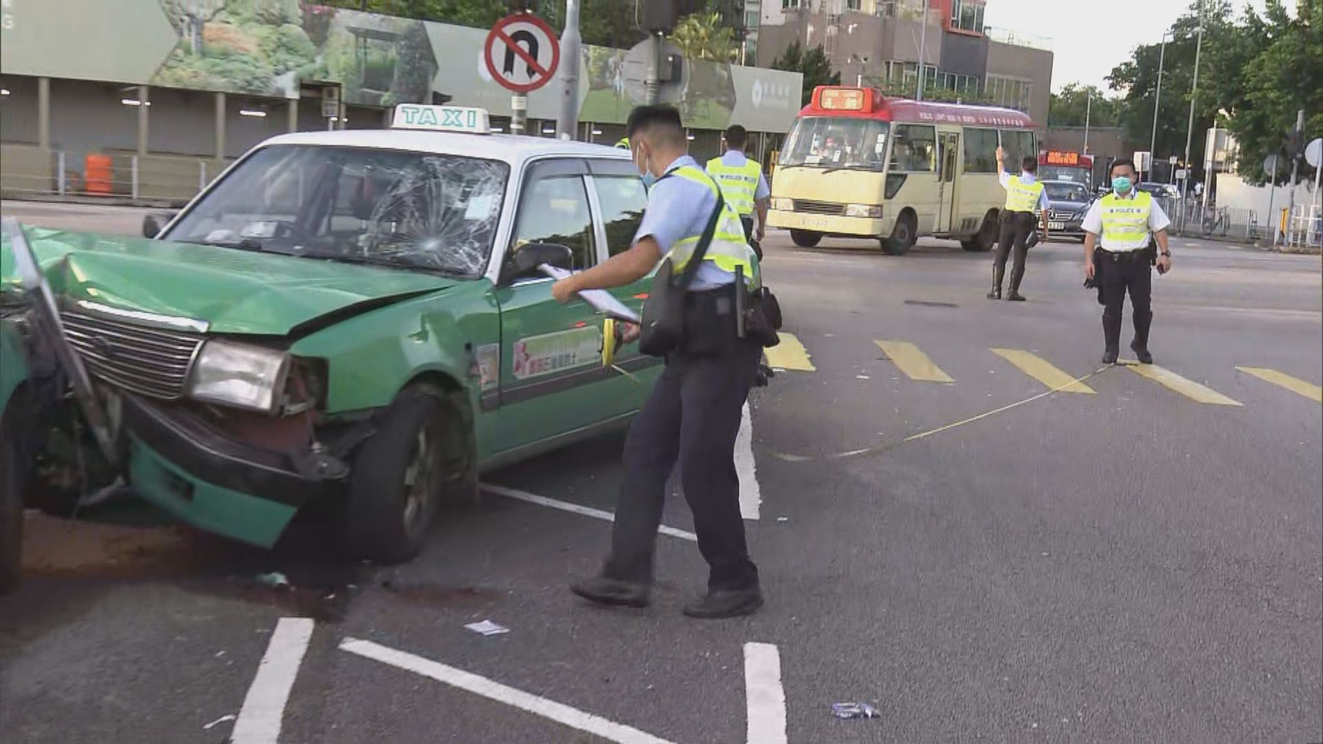 元朗三車相撞釀四人傷