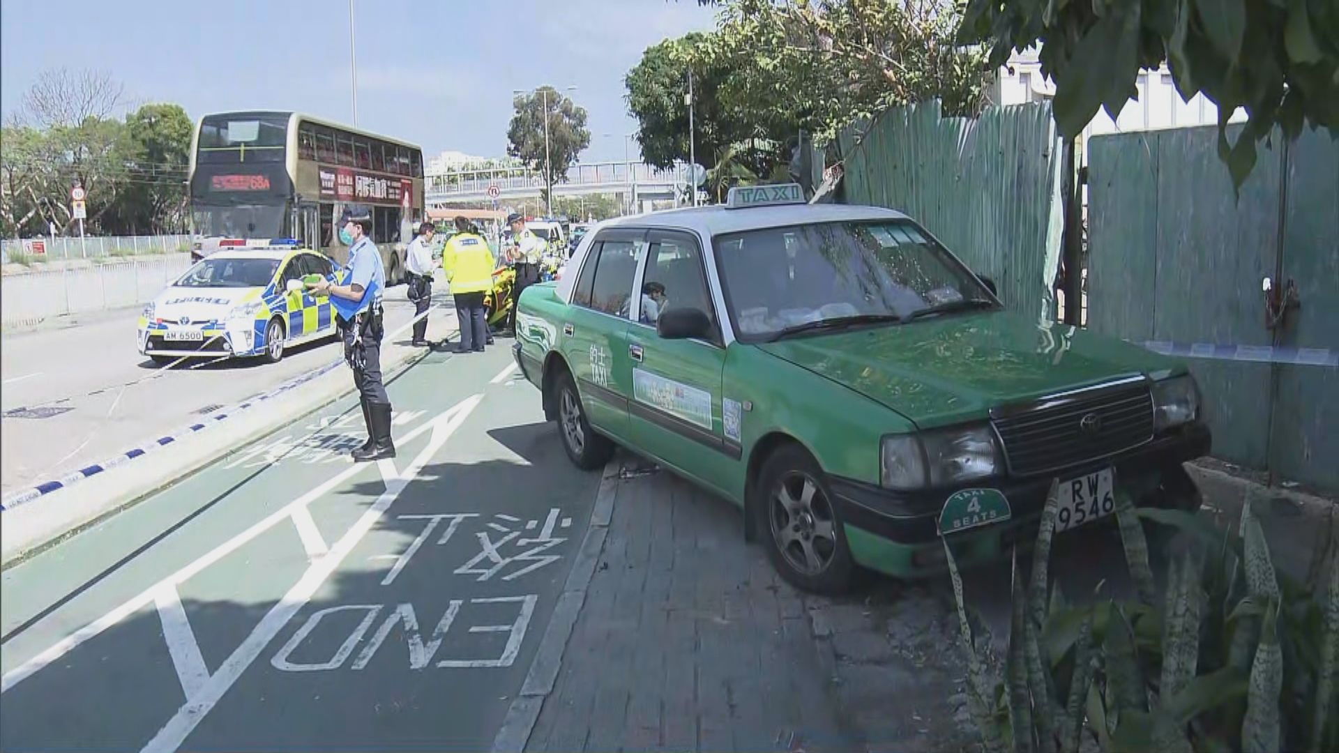 元朗一輛新界的士衝入單車徑撞斃一名女子