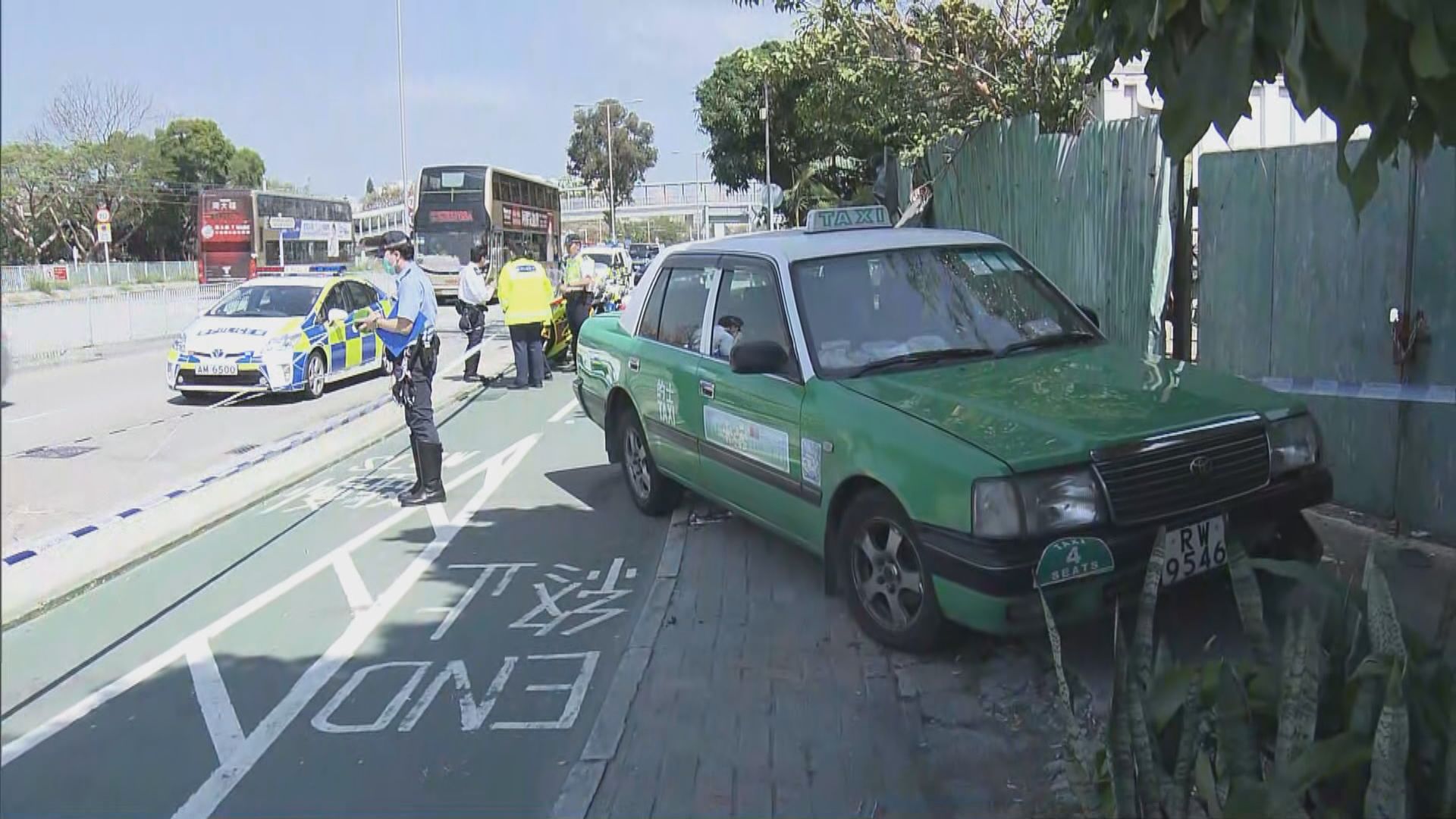 屯門的士衝入單車徑撞斃一名女子　司機被捕