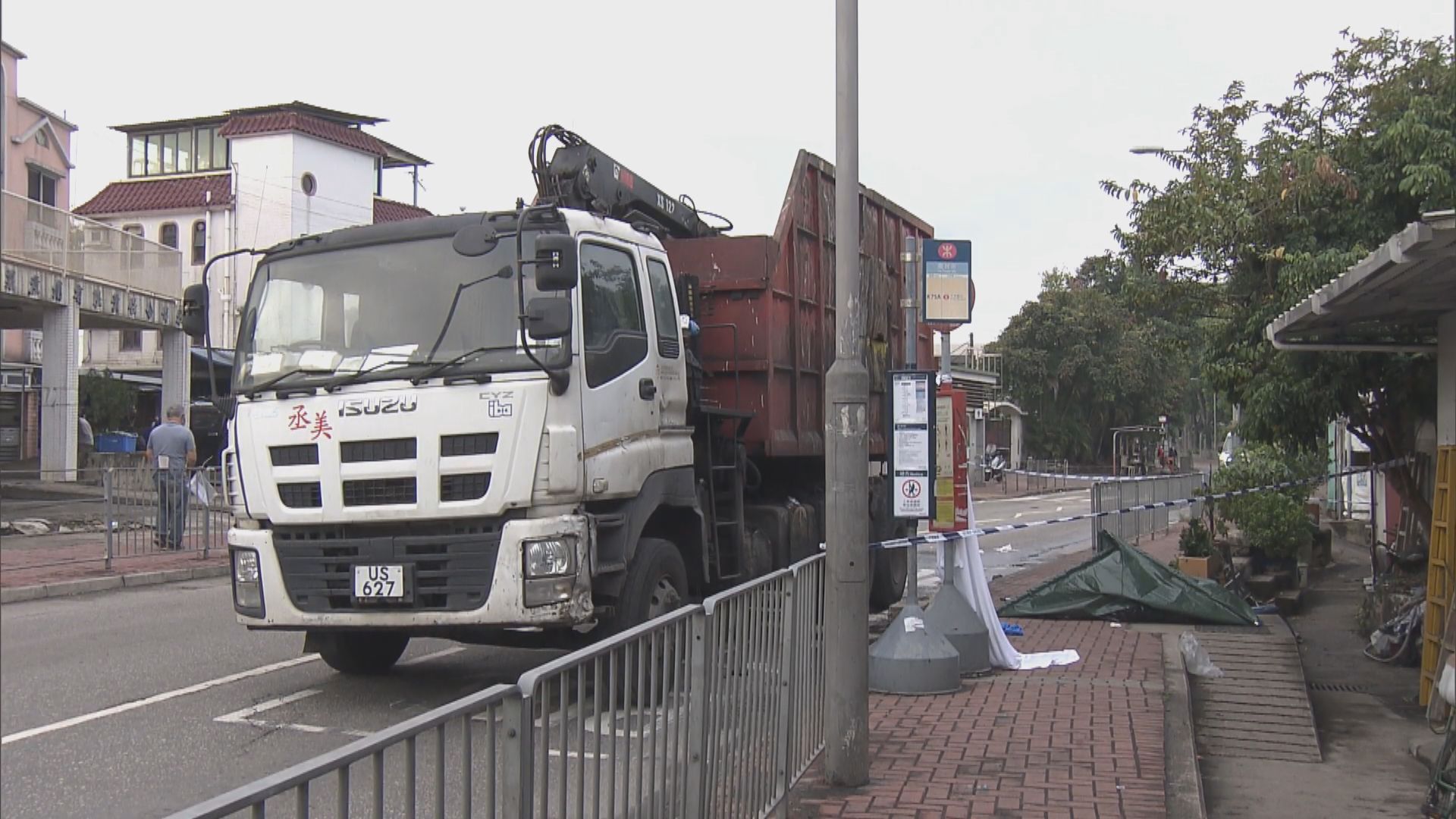 元朗廈村女子被兩車撞倒輾過不治