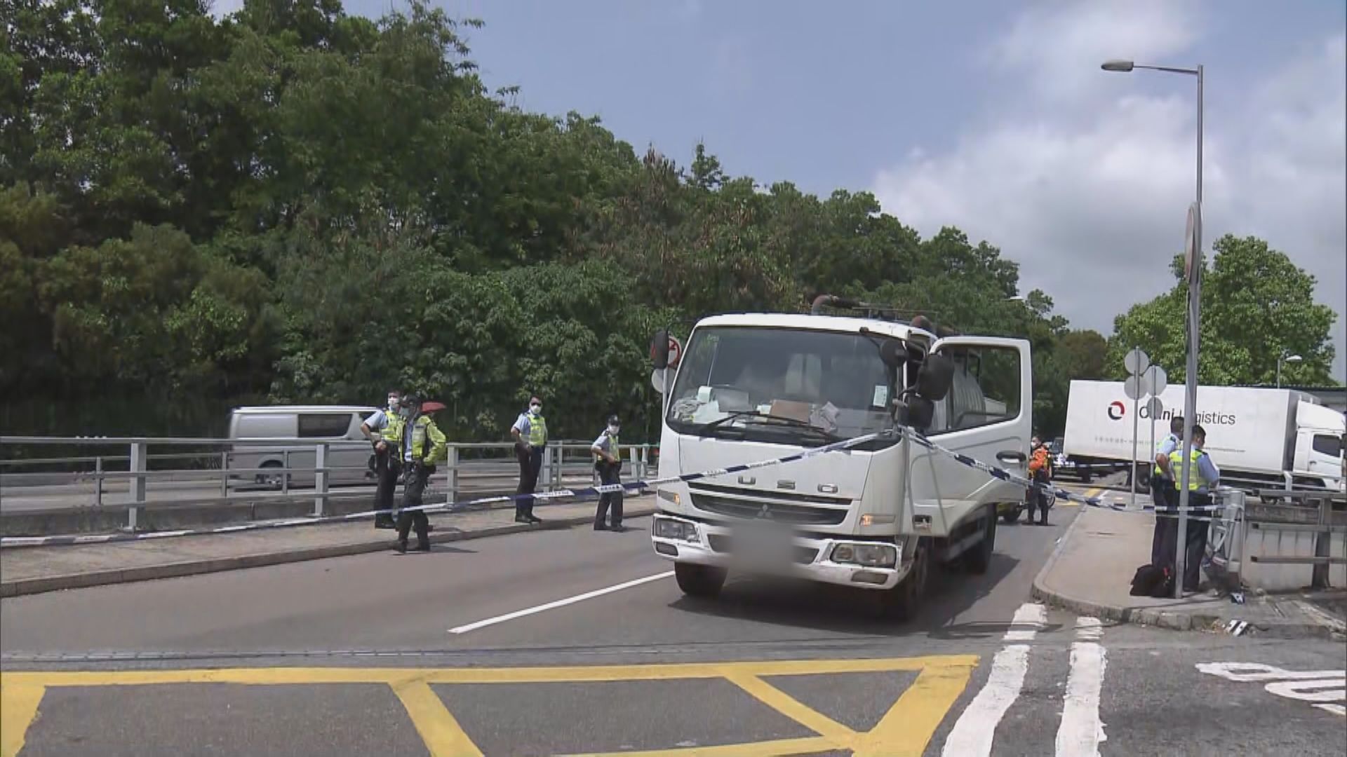 元朗大旗嶺路吸污水車撞斃過路老翁