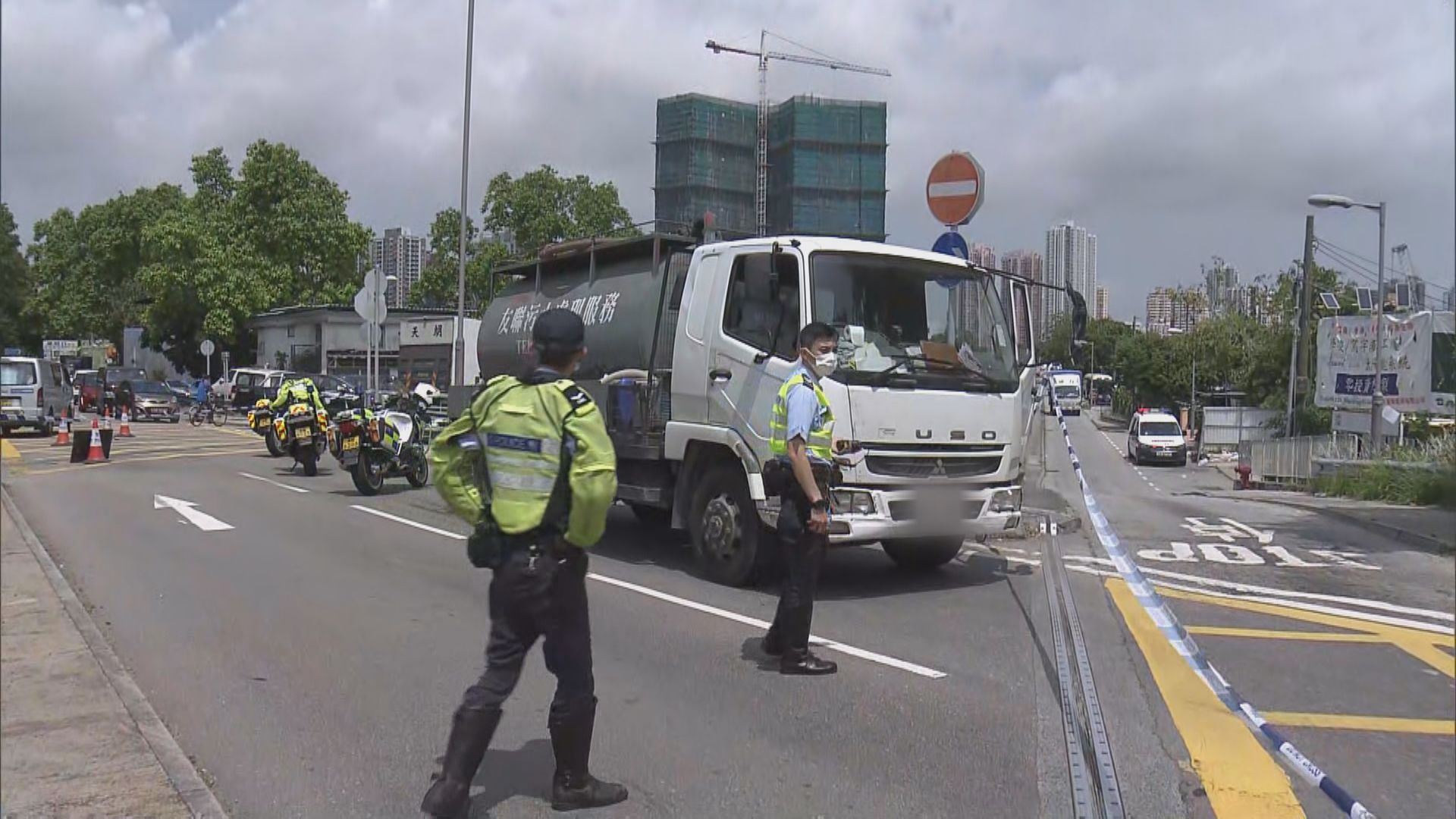 元朗大旗嶺路吸污水車撞斃過路老翁　司機被捕