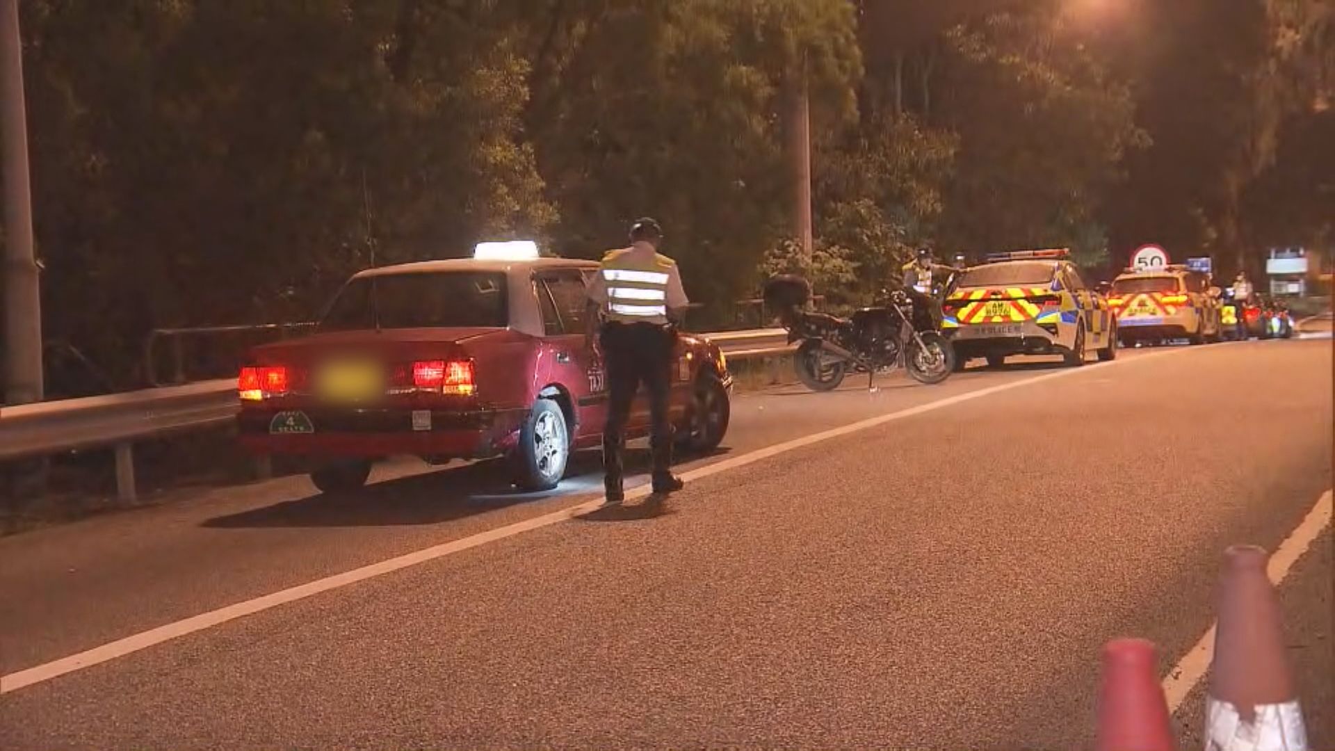 男子青葵公路涉衝路障瘋狂駕駛等罪被捕