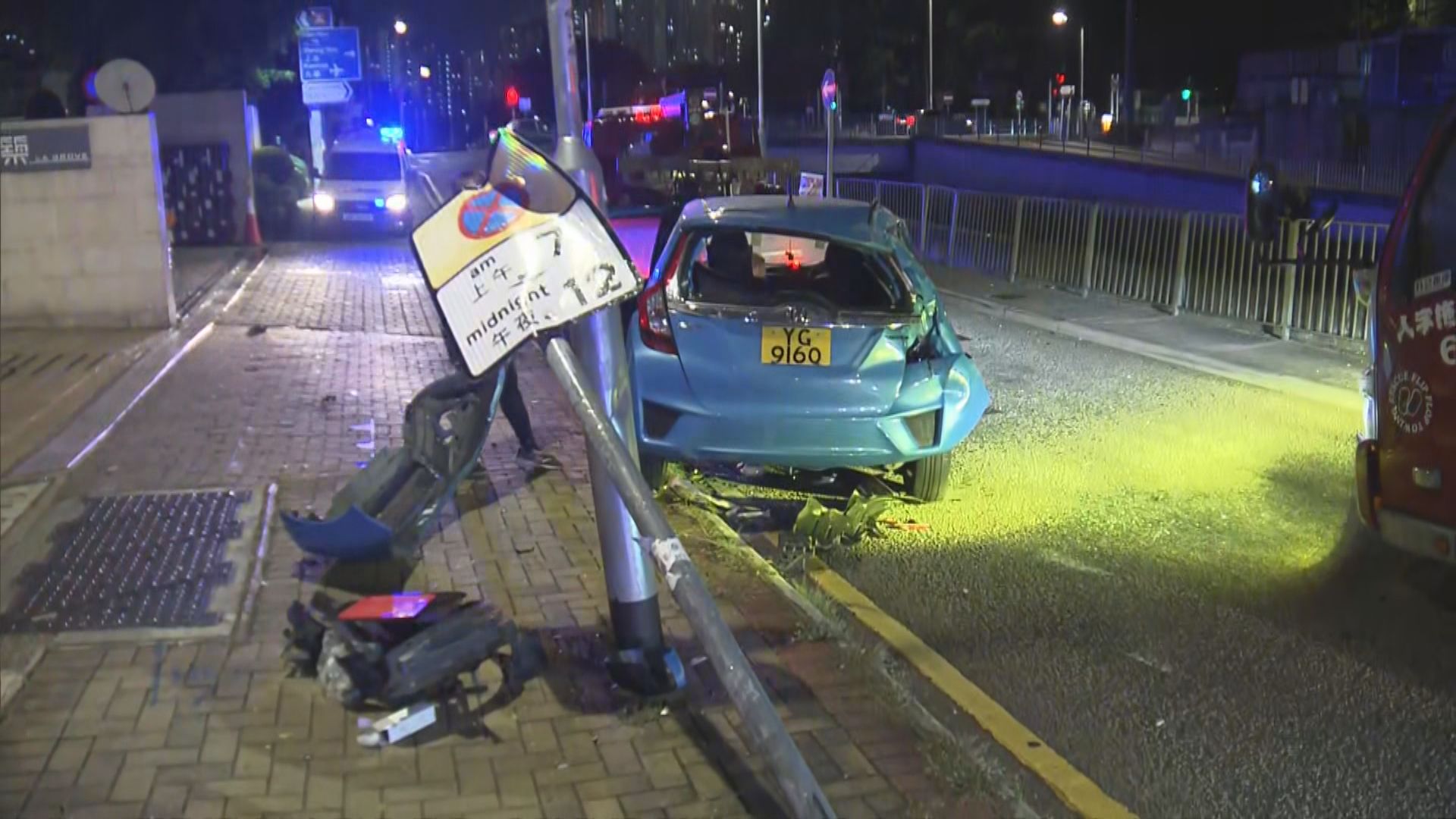 元朗私家車與貨車相撞釀兩傷