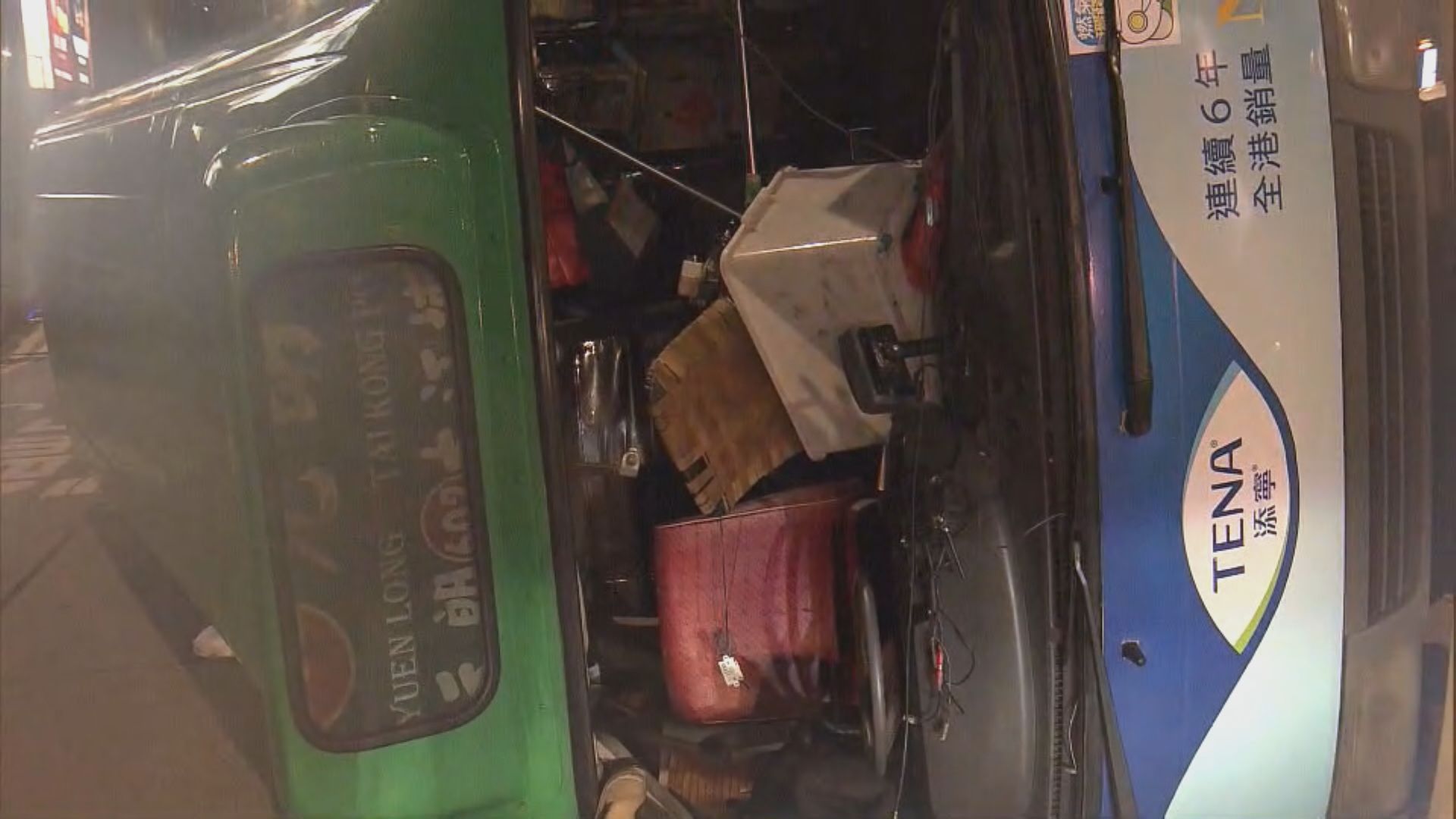 元朗專線小巴自炒翻側 7人輕傷